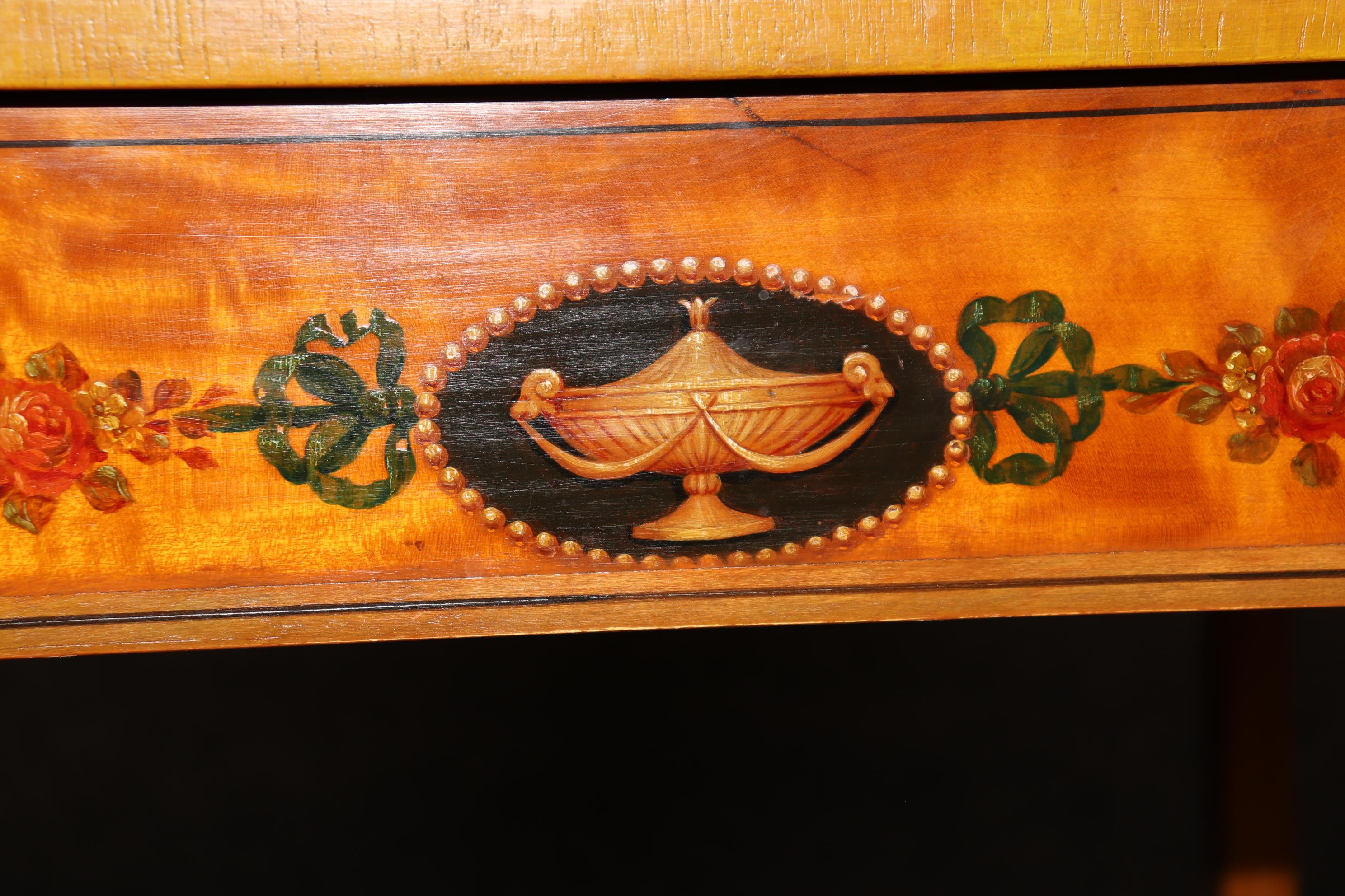 Fin du XIXe siècle Superbe table centrale anglaise du 19ème siècle décorée de peinture Adams en bois de citronnier en vente