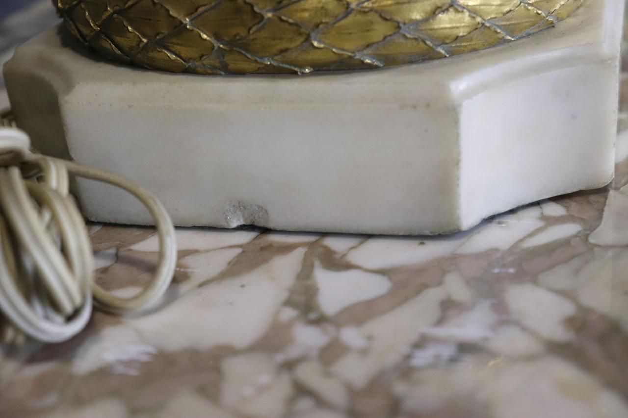 Magnífico Candelabro de Bronce Dorado Francés del Siglo XIX con Figuras de Doncellas en venta 7