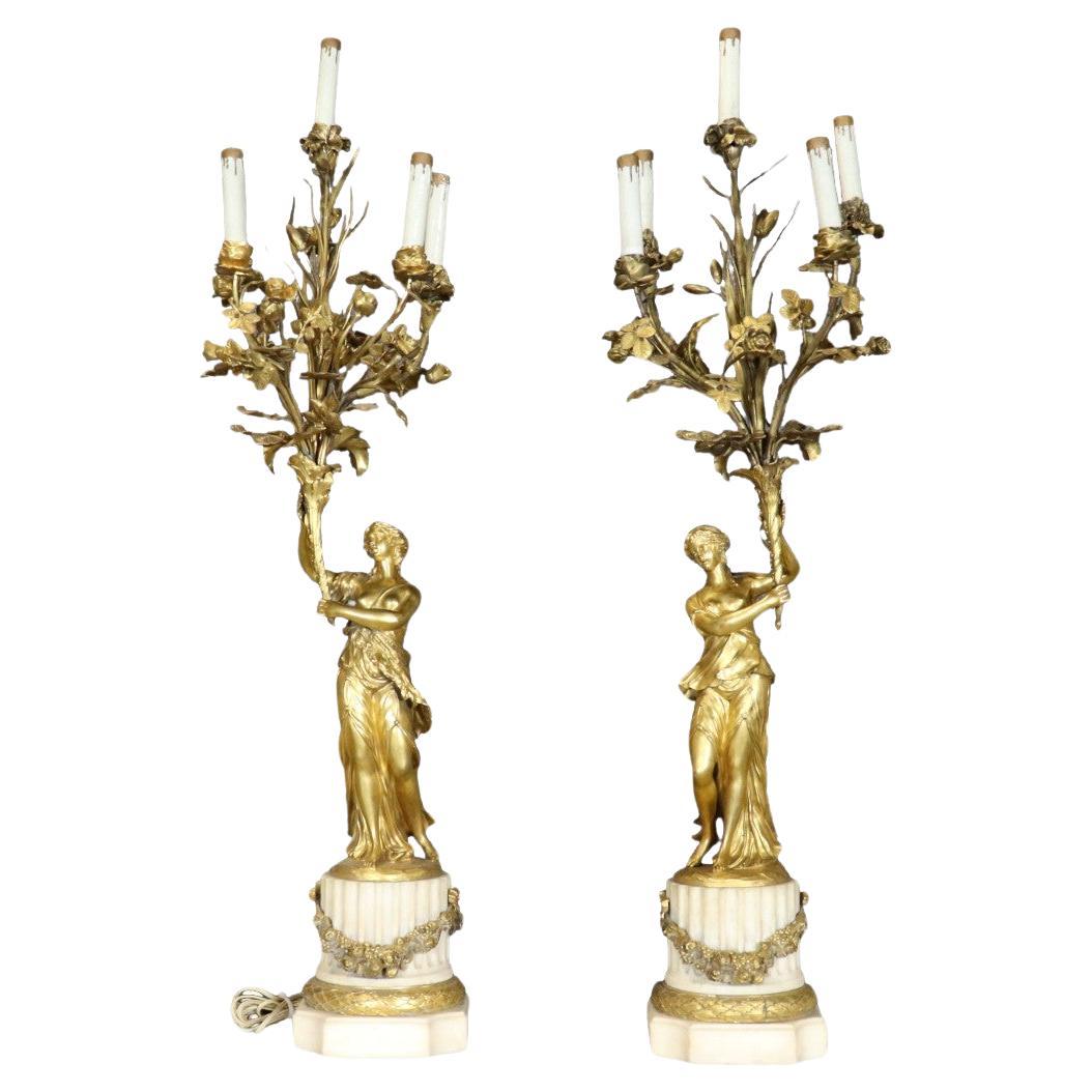 Magnífico Candelabro de Bronce Dorado Francés del Siglo XIX con Figuras de Doncellas en venta