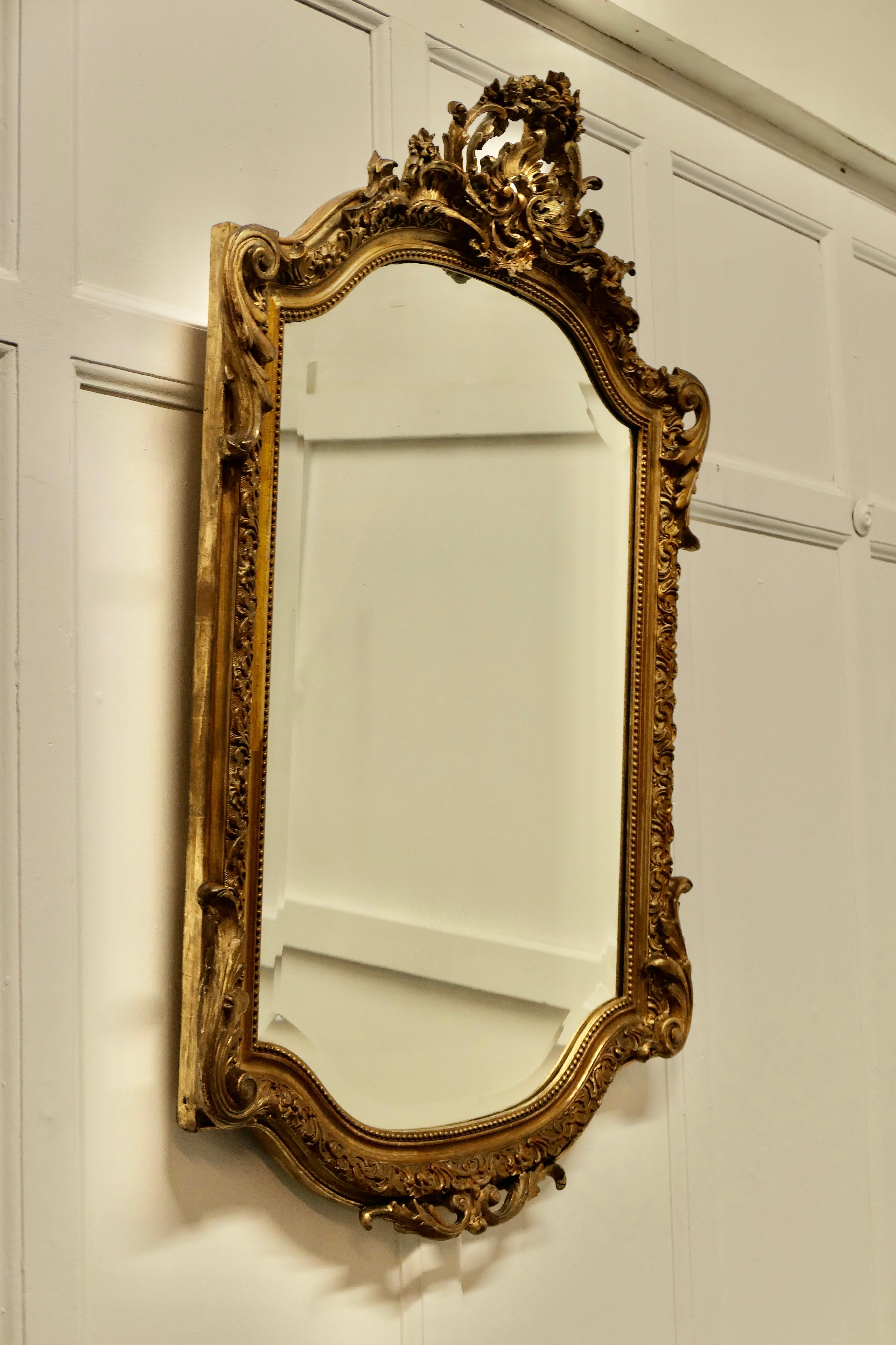 Legno dorato Superba specchiera francese dorata del XIX secolo in vendita