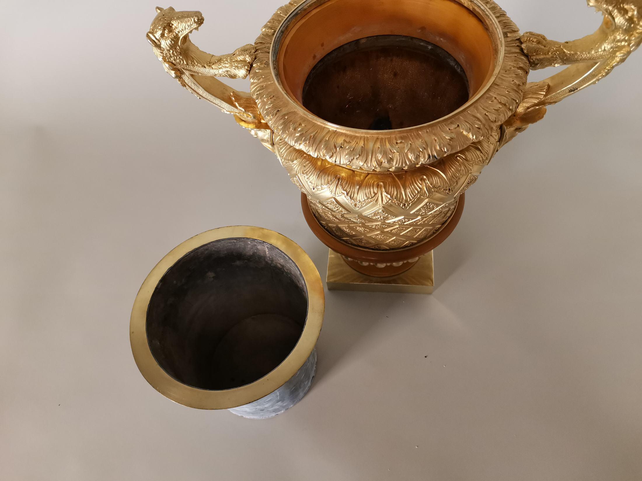 Superb 19th Century Golden Bronze Vase Made in Gild Bronze For Sale 5