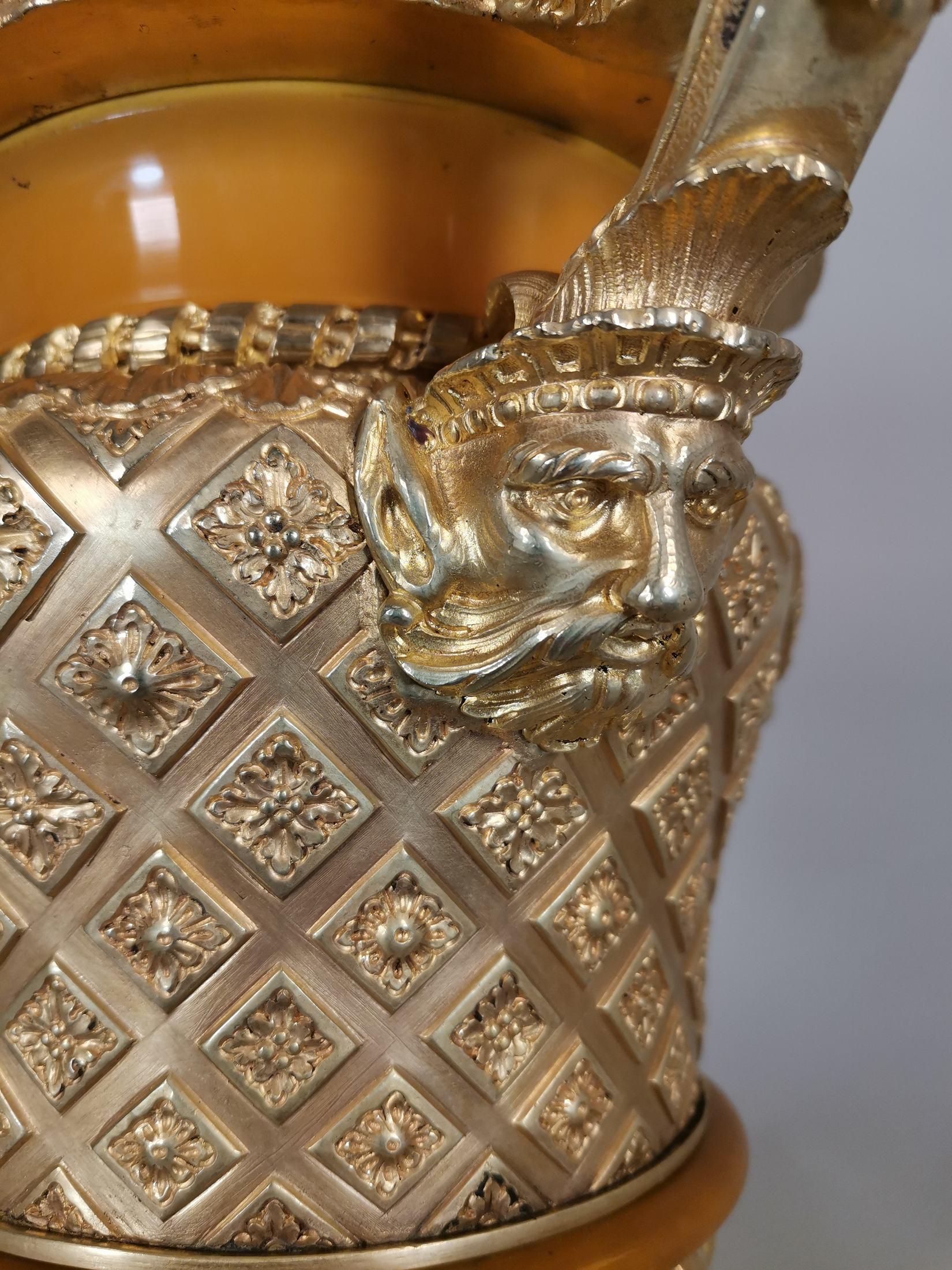 Superb 19th Century Golden Bronze Vase Made in Gild Bronze For Sale 7