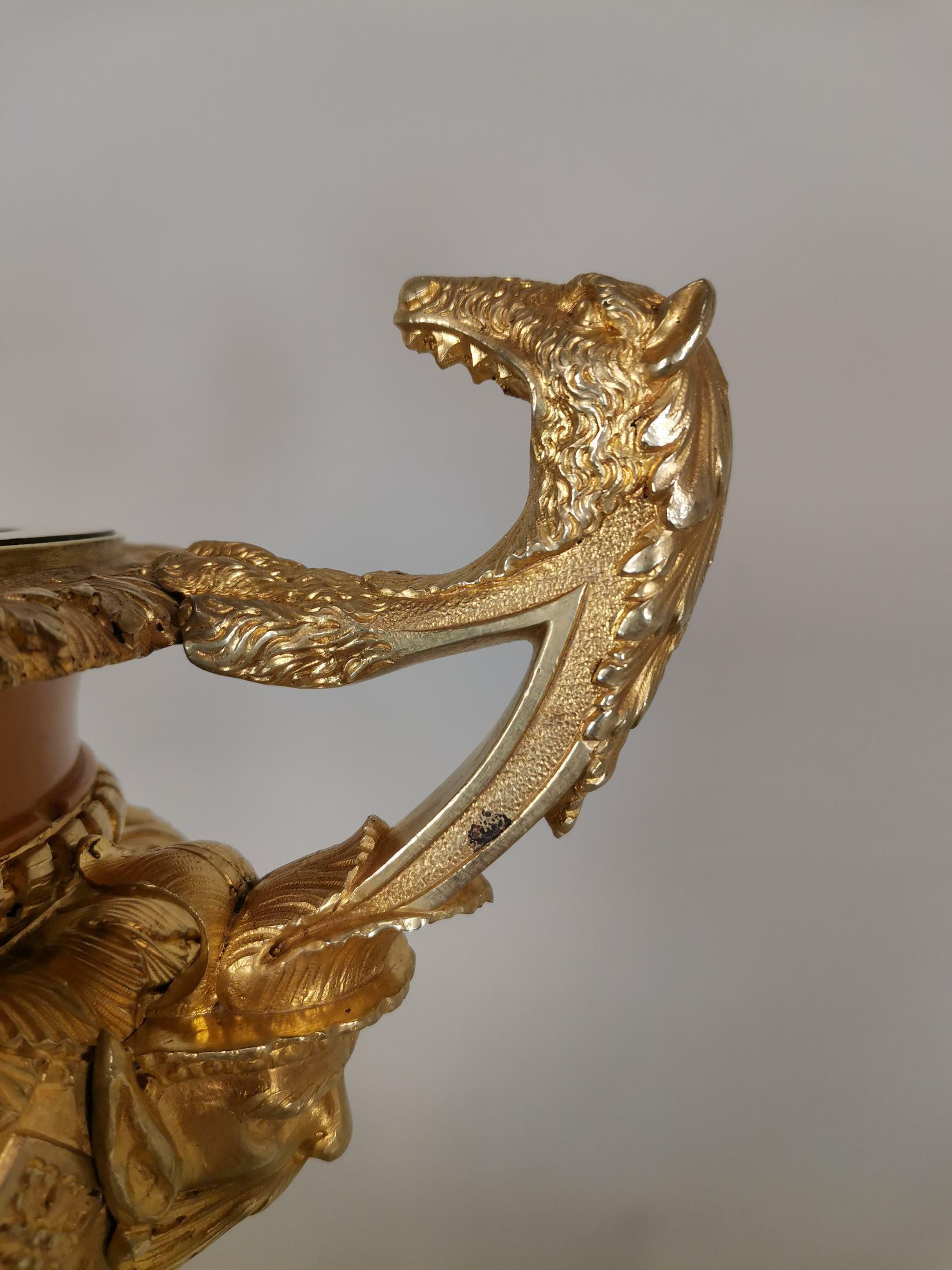 Superb 19th Century Golden Bronze Vase Made in Gild Bronze For Sale 1