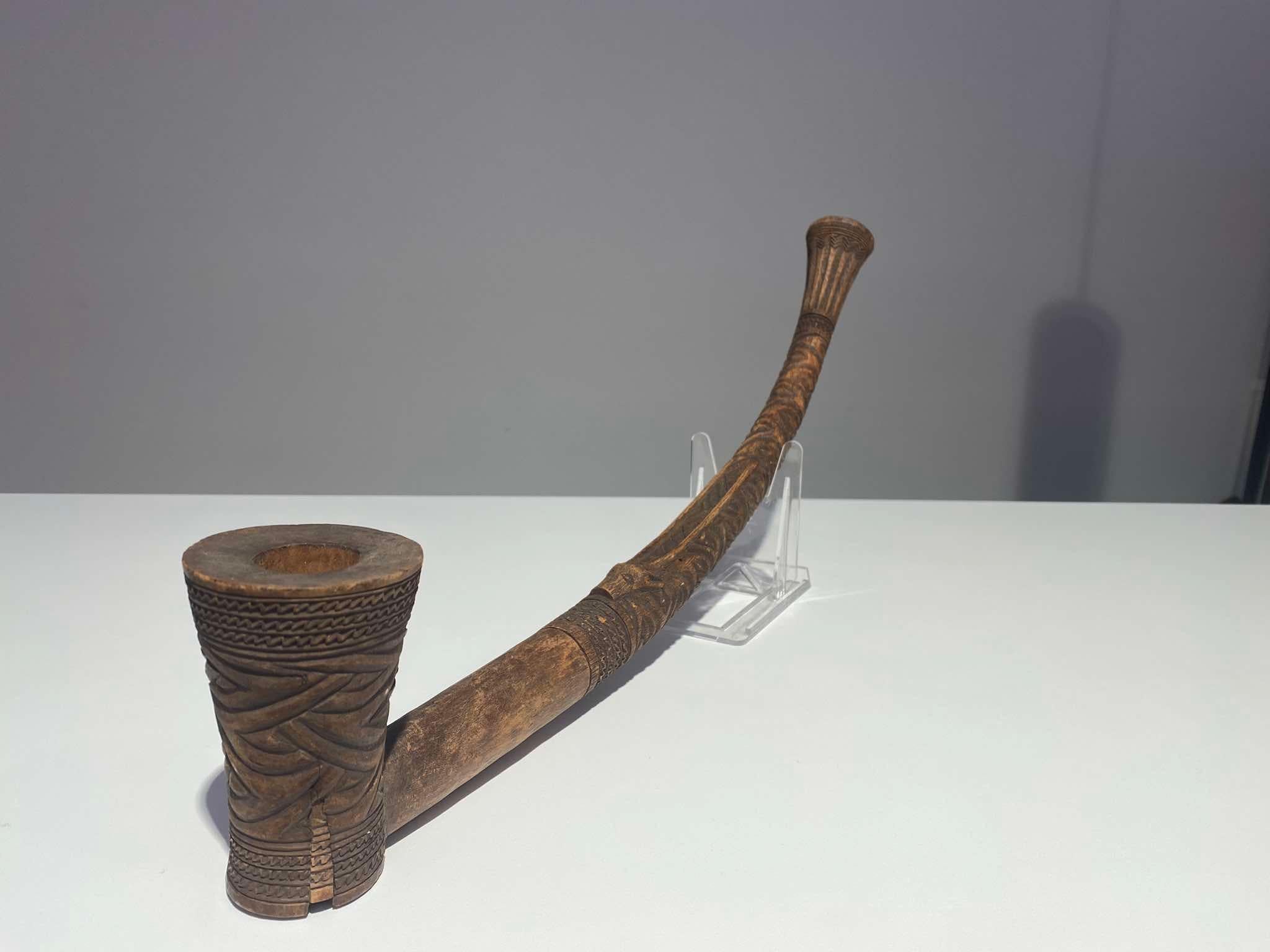 Magnífica pipa Kuba del siglo XIX RD del Congo Arte africano Kasaï Madera de palma en venta