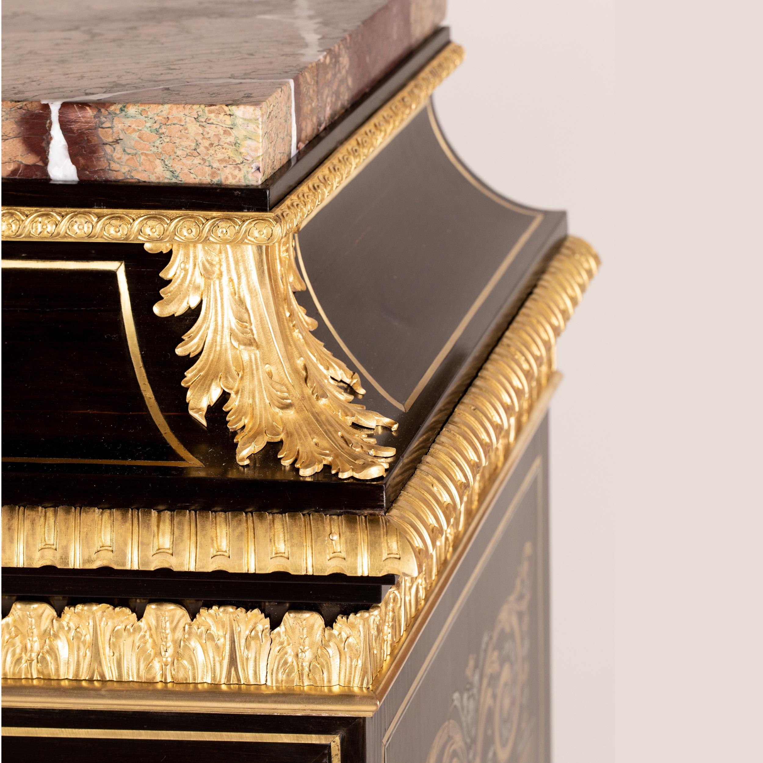 Superbe cabinet en marqueterie du 19ème siècle de style Louis XIV en vente 5