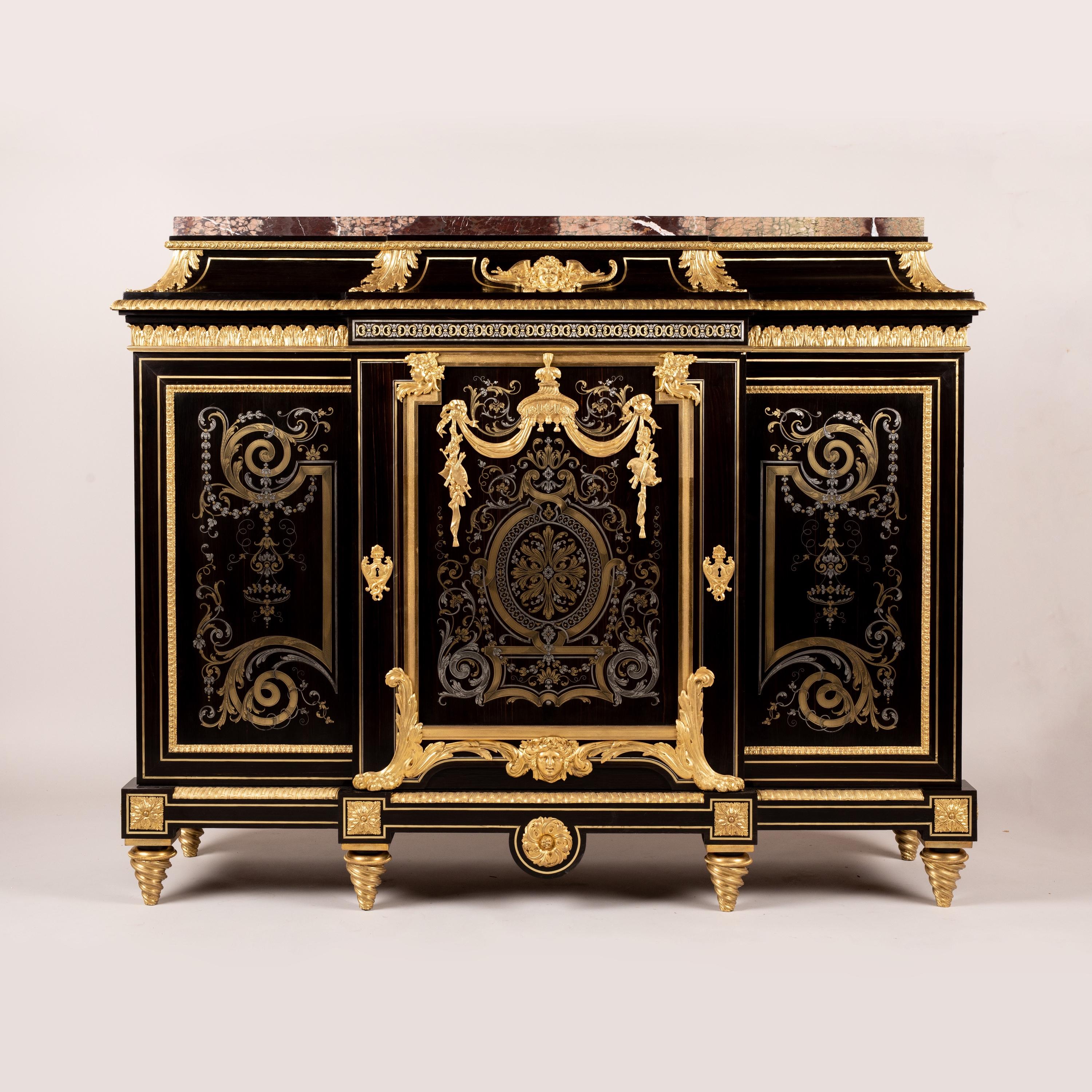 Français Superbe cabinet en marqueterie du 19ème siècle de style Louis XIV en vente