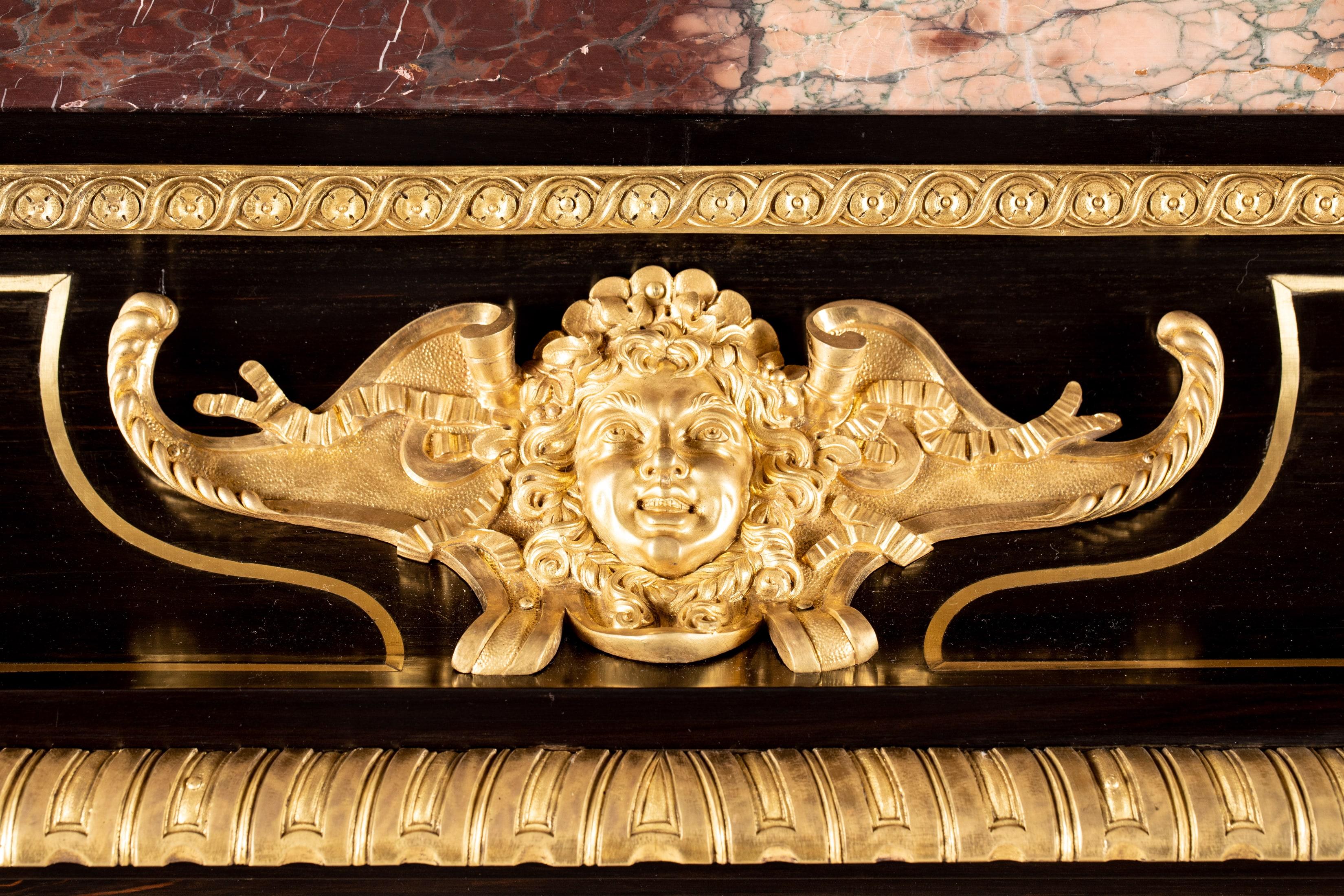 Superbe cabinet en marqueterie du 19ème siècle de style Louis XIV en vente 1