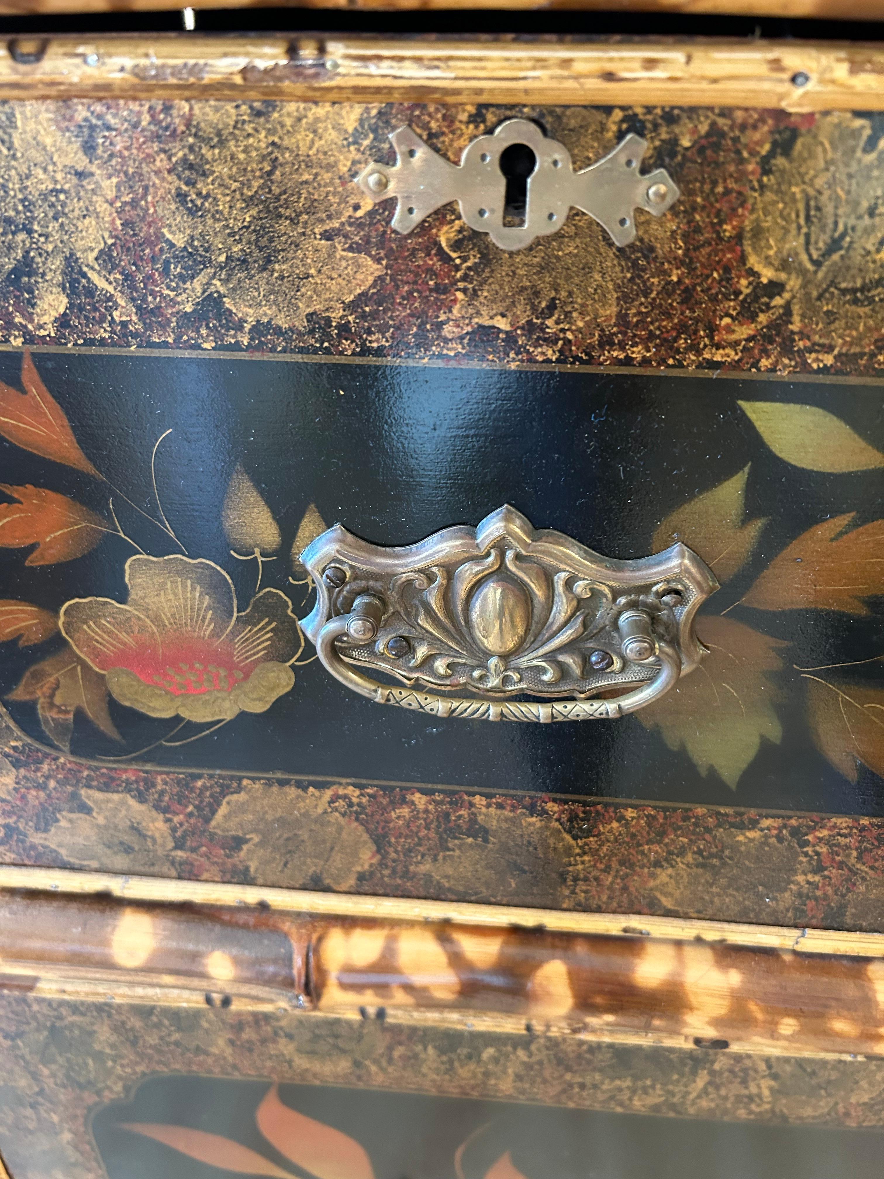 Superb 19th Century Split Bamboo & Chinoiserie Decorated Chest of Drawers For Sale 4