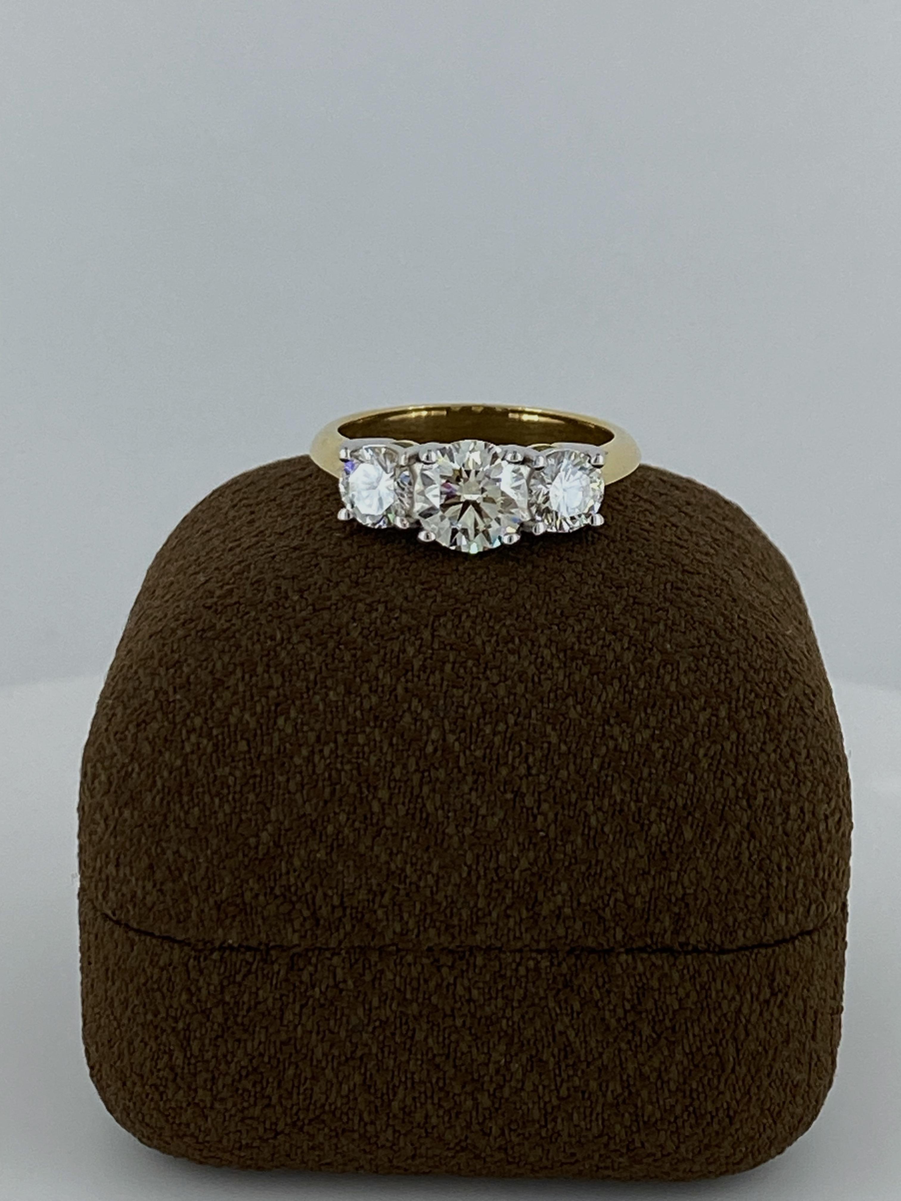 This handmade ring is simply superb, 
featuring timeless & desirable 