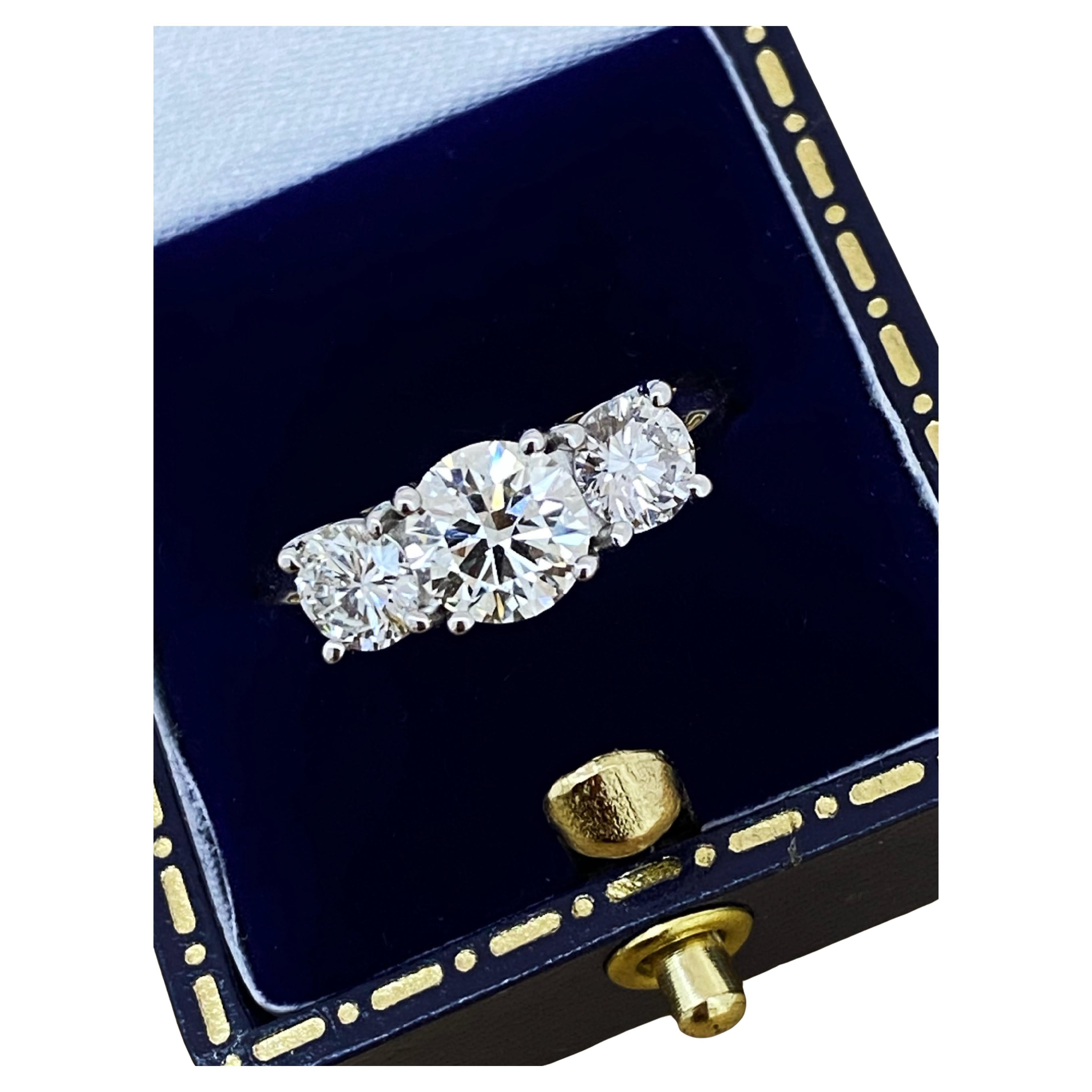 Superb 2.05ct 3-Stone Diamond Ring in 18K Gold. Center stone: 1.05ct, Ideal Cut.