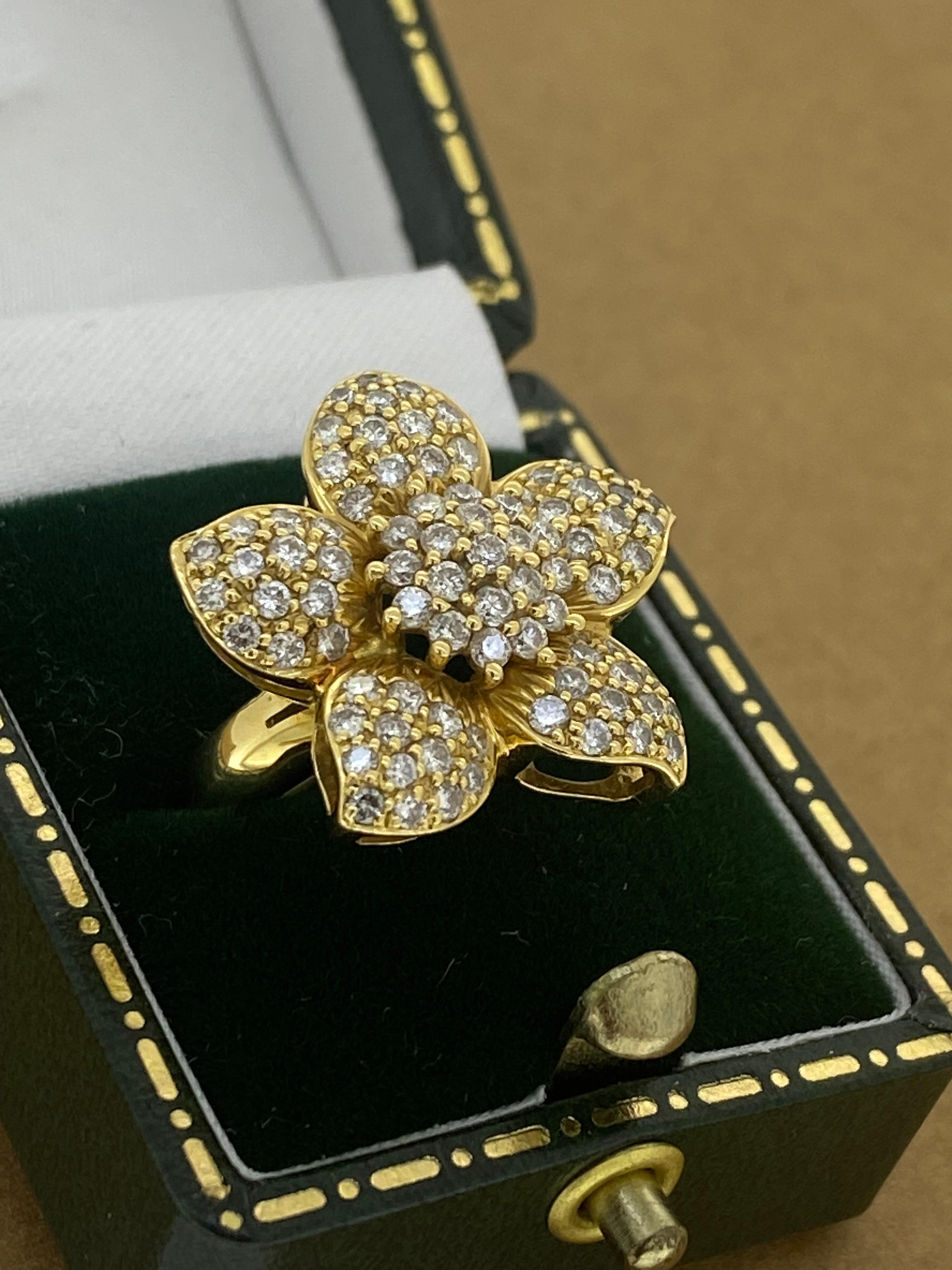 Brilliant Cut Superb 2.20ct Pave Set Diamond Cluster Flower Shaped Ring in 18K Yellow Gold For Sale