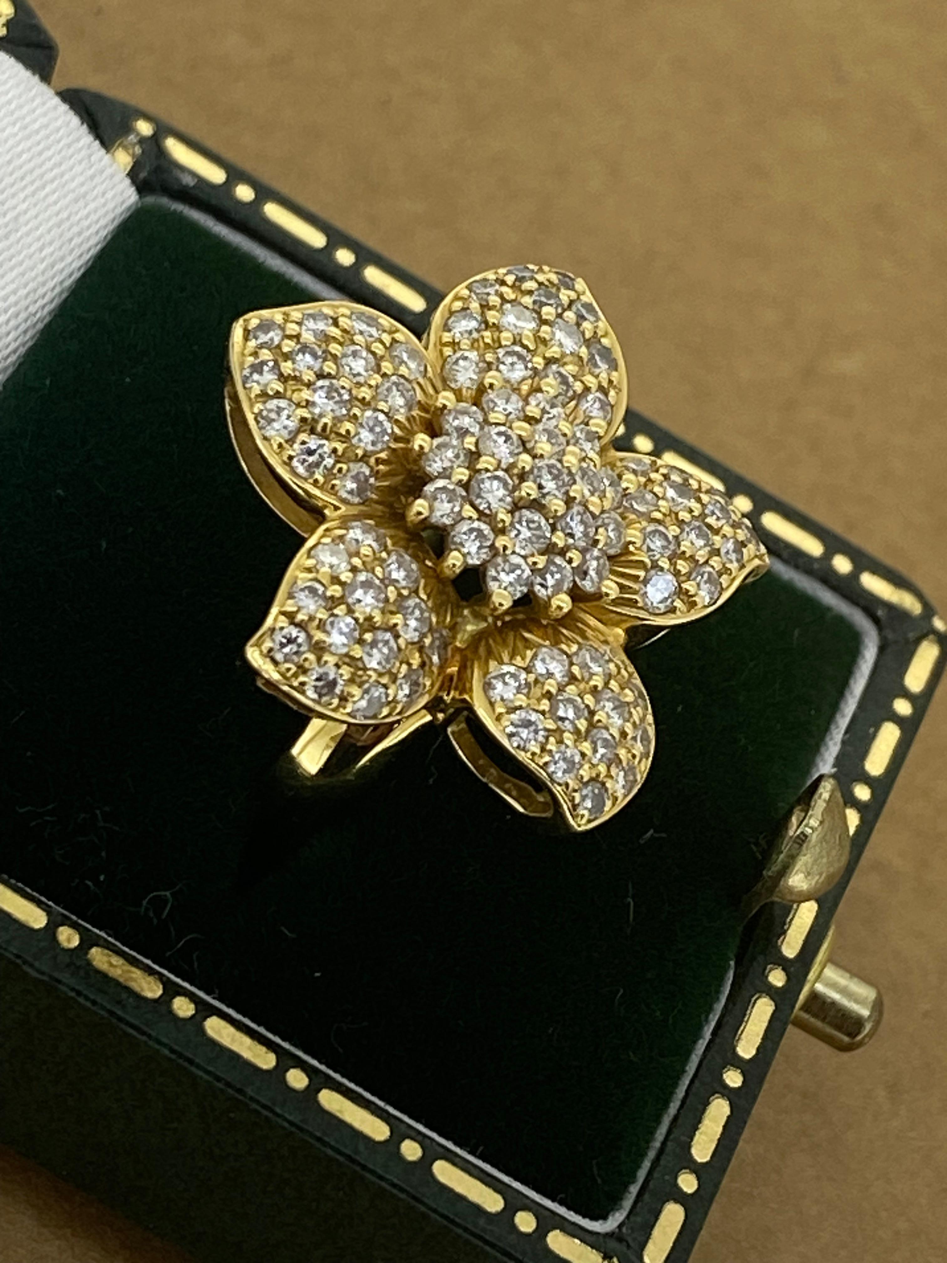 Superb 2.20ct Pave Set Diamond Cluster Flower Shaped Ring in 18K Yellow Gold For Sale 1