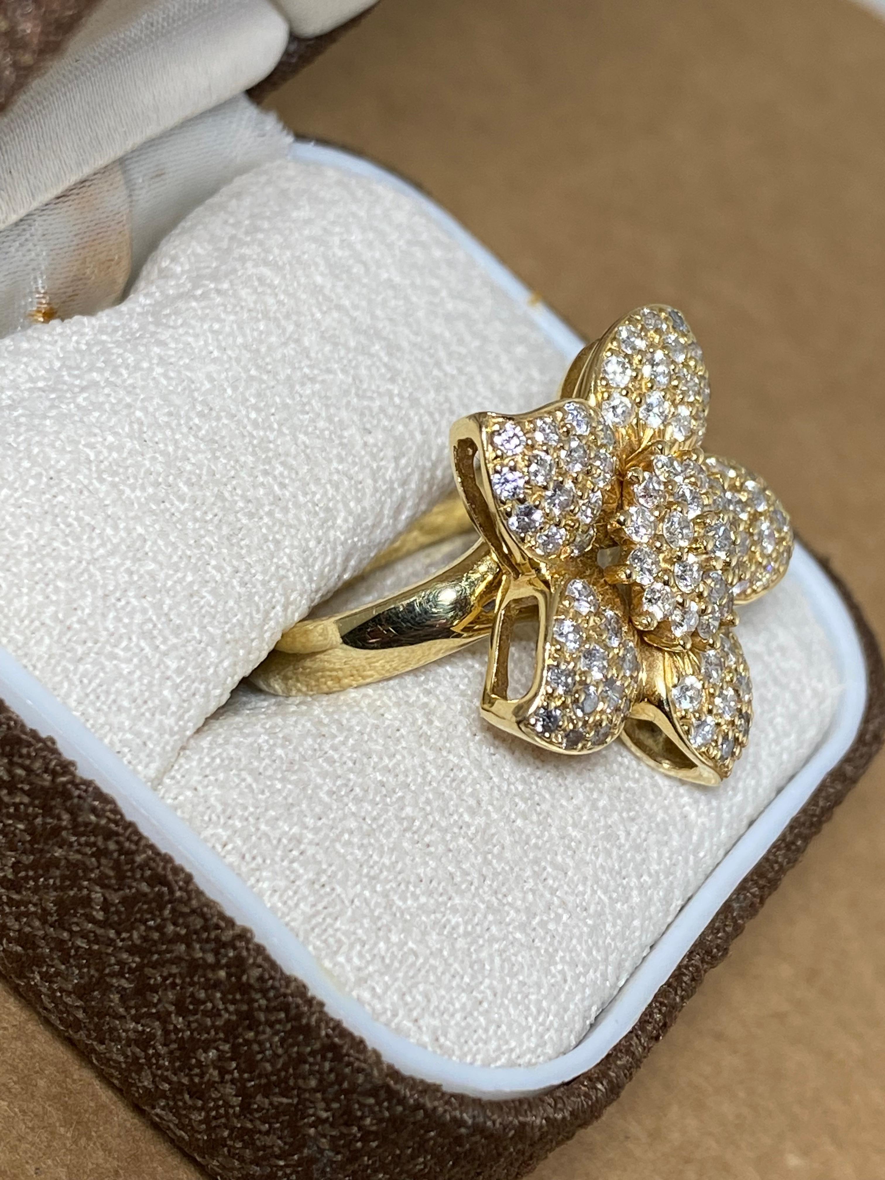 Women's Superb 2.20ct Pave Set Diamond Cluster Flower Shaped Ring in 18K Yellow Gold For Sale