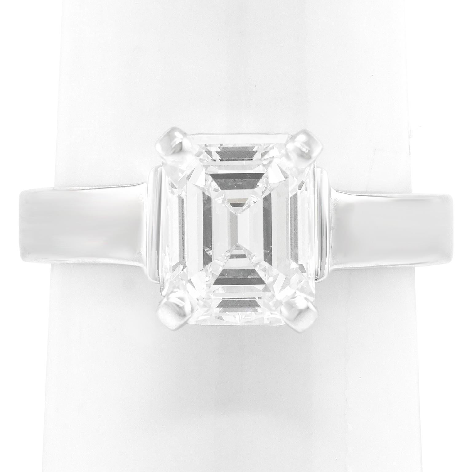 Superb 2.21 Carat E VVS1 Platinum Engagement Ring GIA For Sale 6