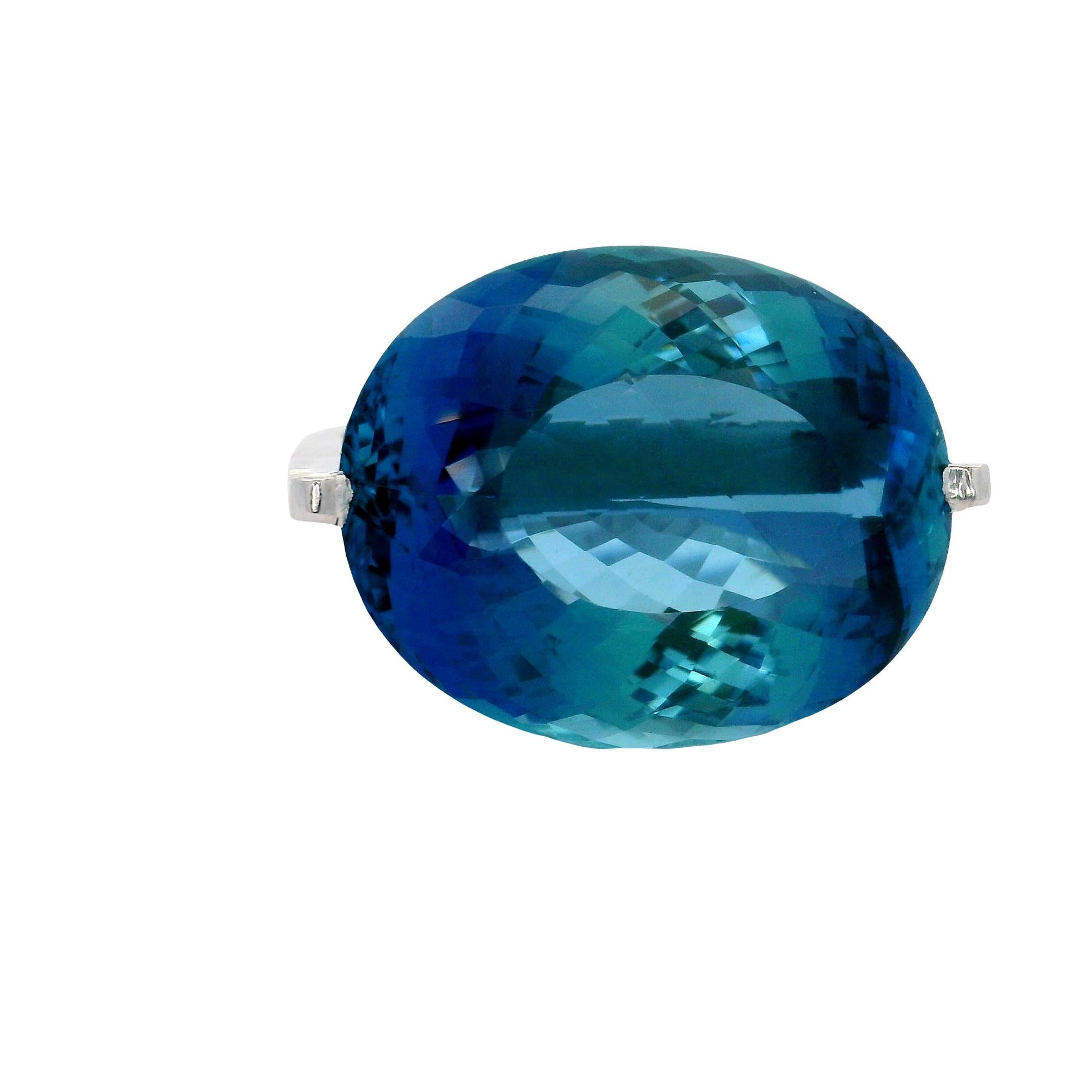 Superb 27,20 Karat Aquamarin 18k Weißgold Solitär Ring (Zeitgenössisch) im Angebot