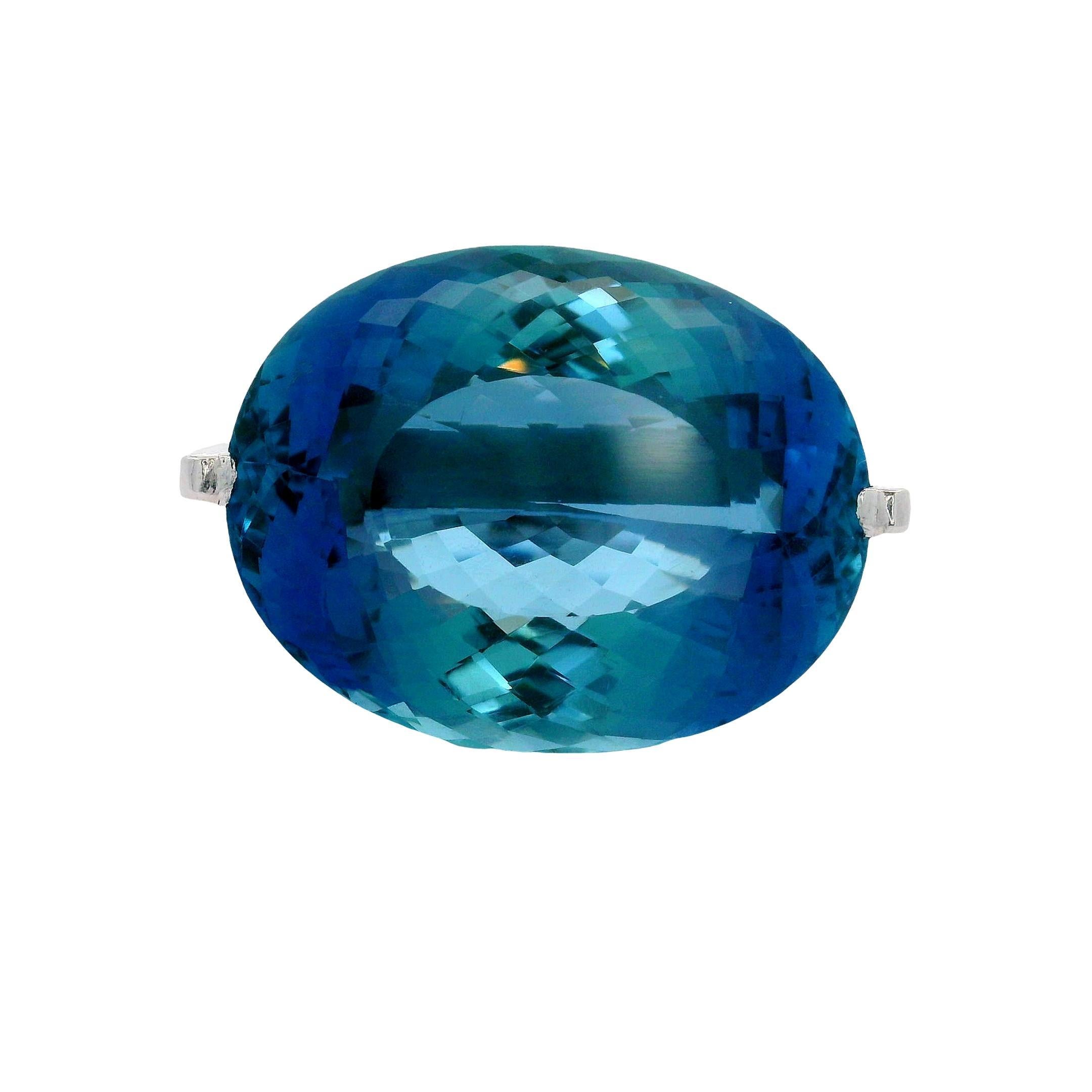 Superb 27,20 Karat Aquamarin 18k Weißgold Solitär Ring im Angebot