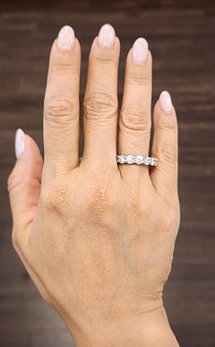 Superba fascia per l'eternità con diamante rotondo da 5,21 carati, 16 diamanti, platino