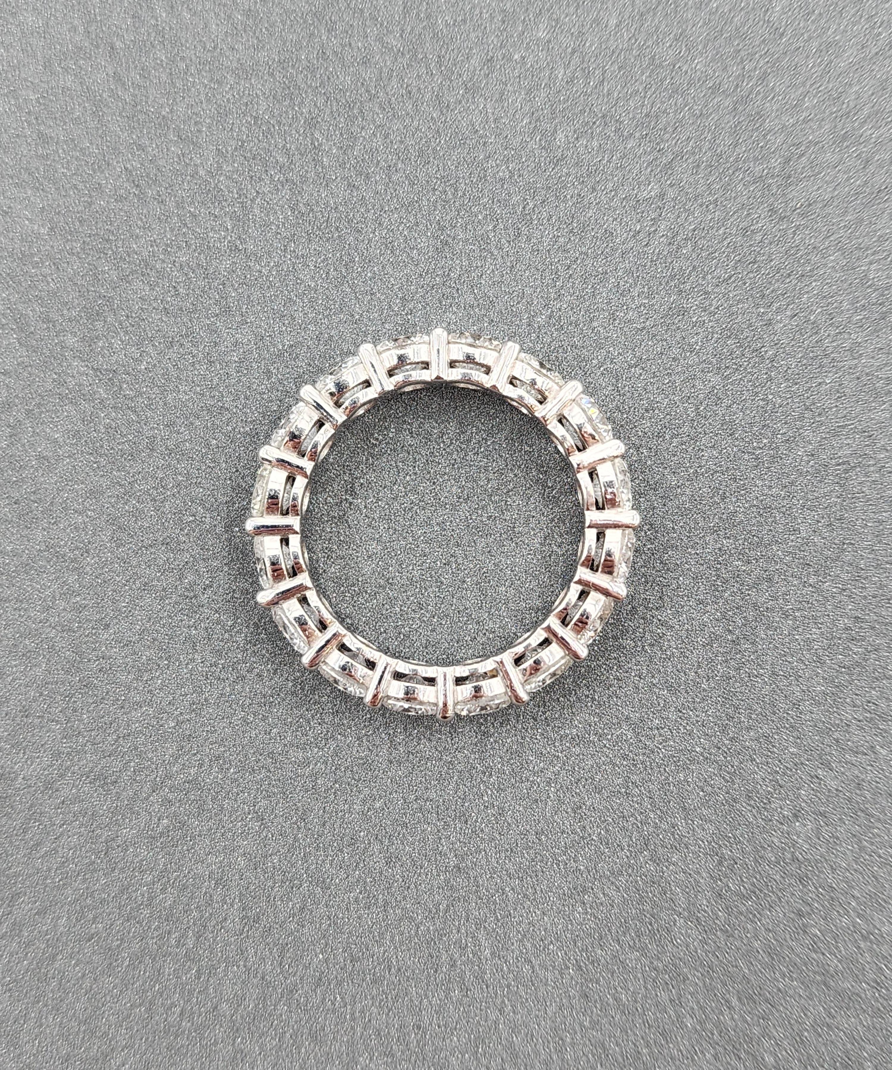 Anillo de Eternidad de Diamantes de 5,21 quilates en venta 1