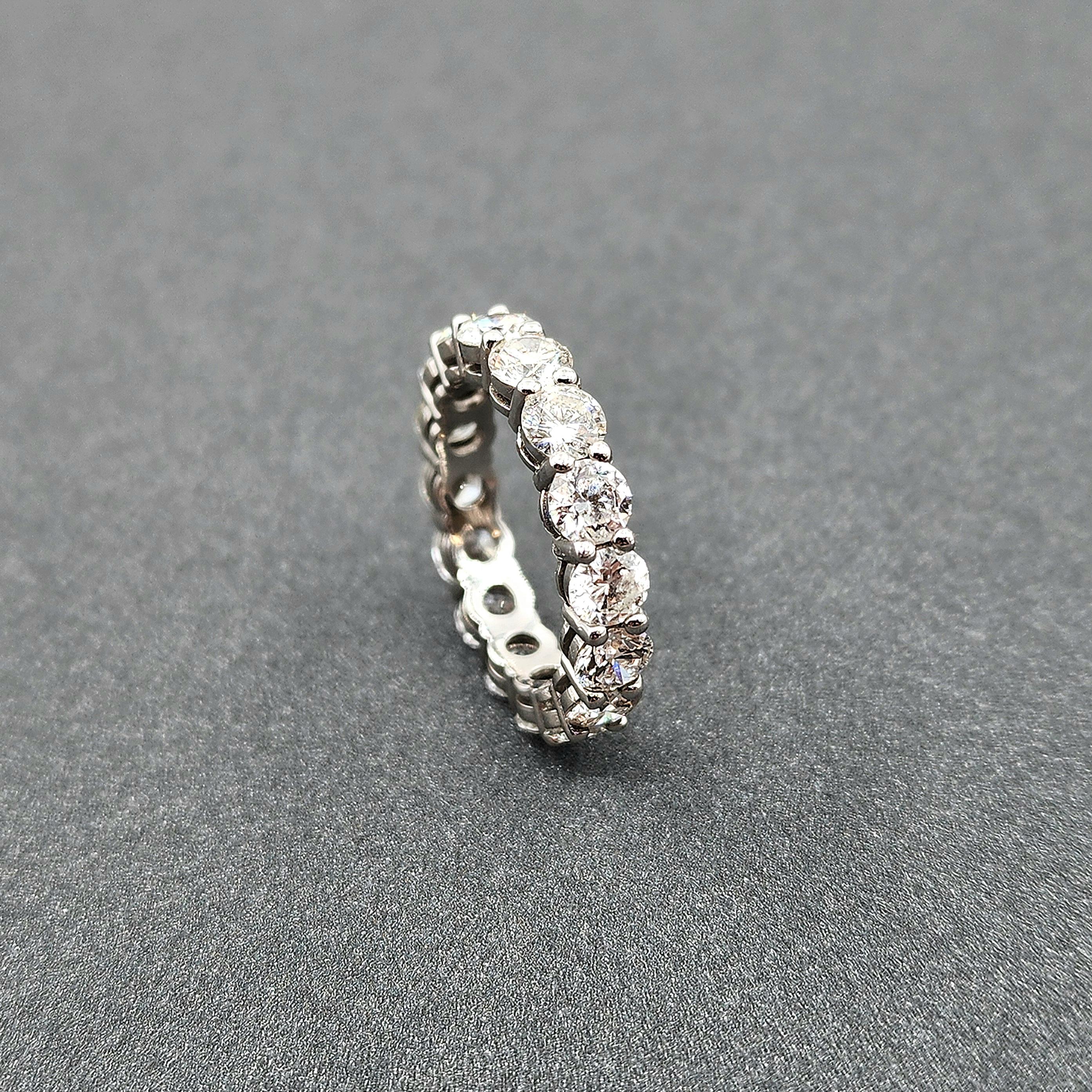 Anillo de Eternidad de Diamantes de 5,21 quilates en venta 2