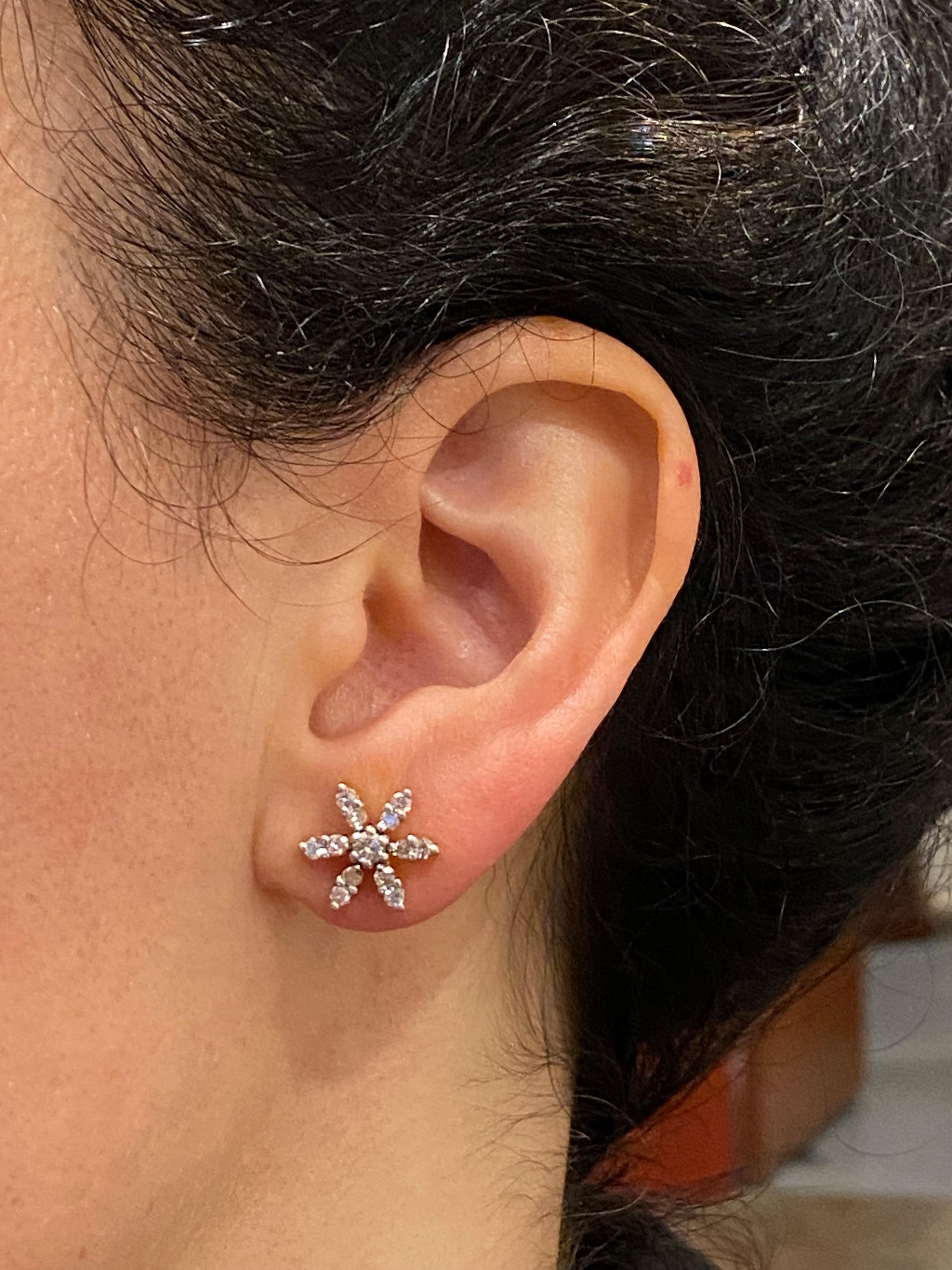 Modern Superb 6-Petal Flower / Star Shaped Diamond (0.70ct) Stud Earrings in 18K Gold