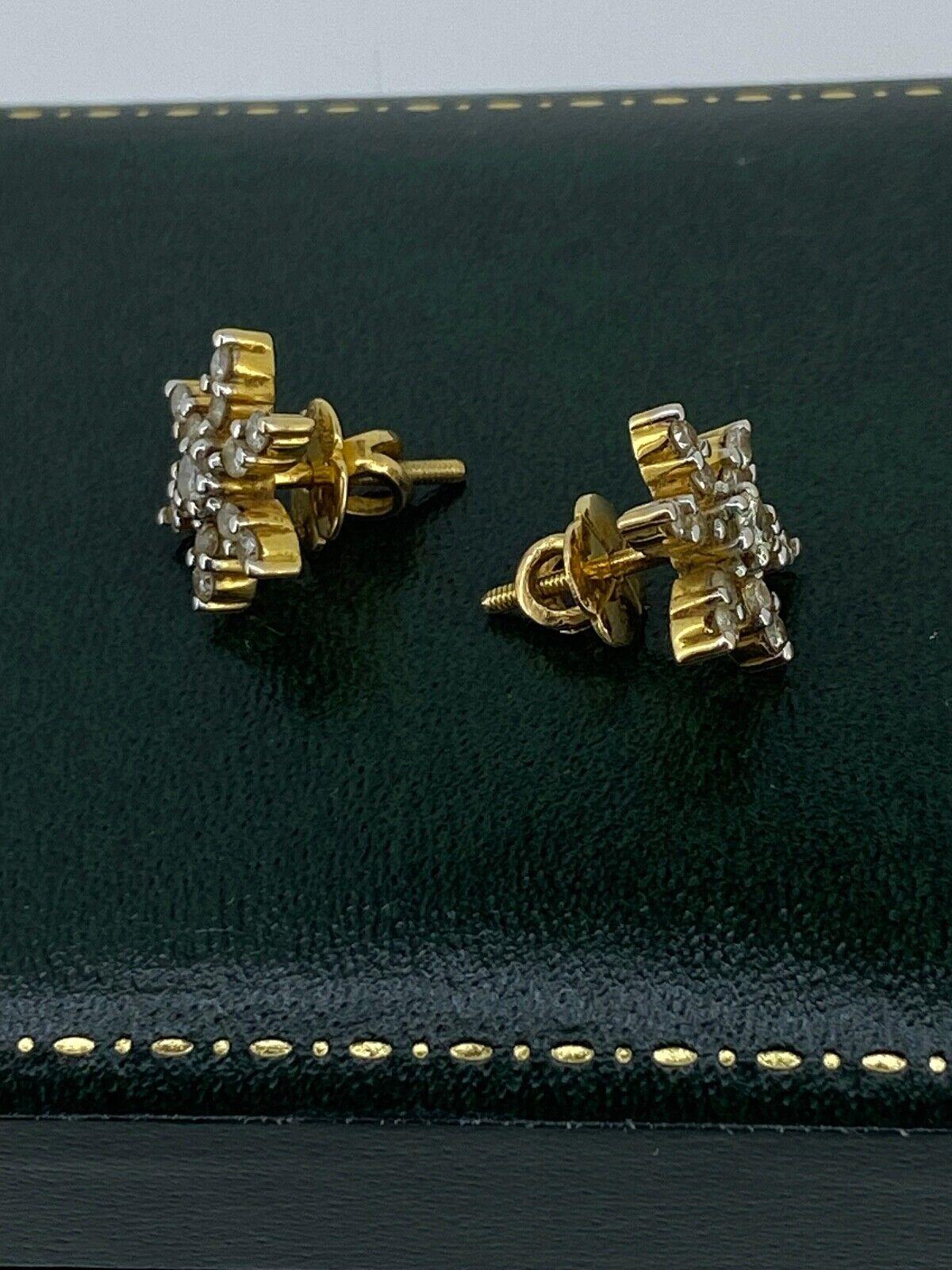 Superb 6-Petal Flower / Star Shaped Diamond (0.70ct) Stud Earrings in 18K Gold In Excellent Condition In MELBOURNE, AU
