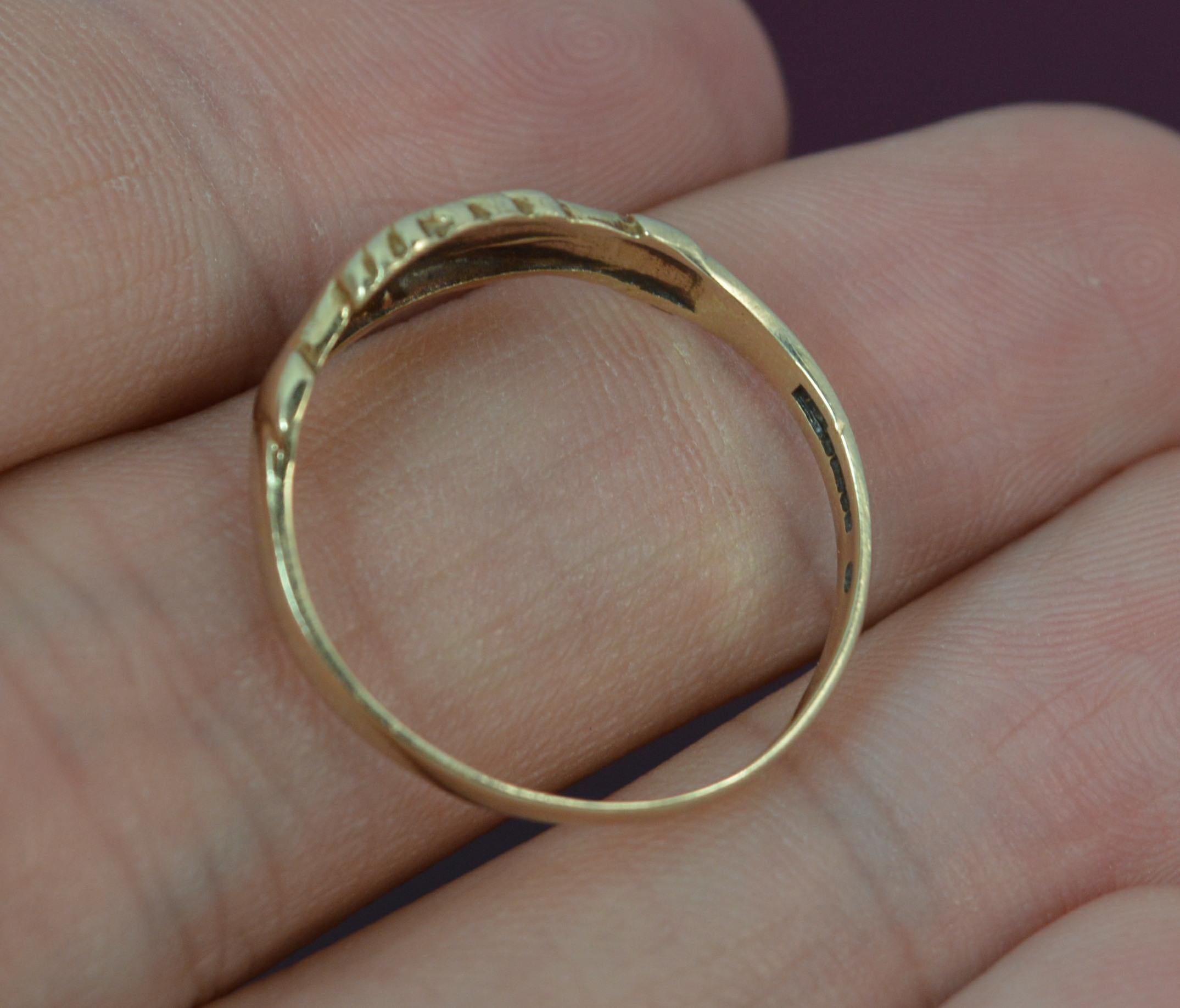 Superb 9 Carat Gold Claddagh Fede Ring 1