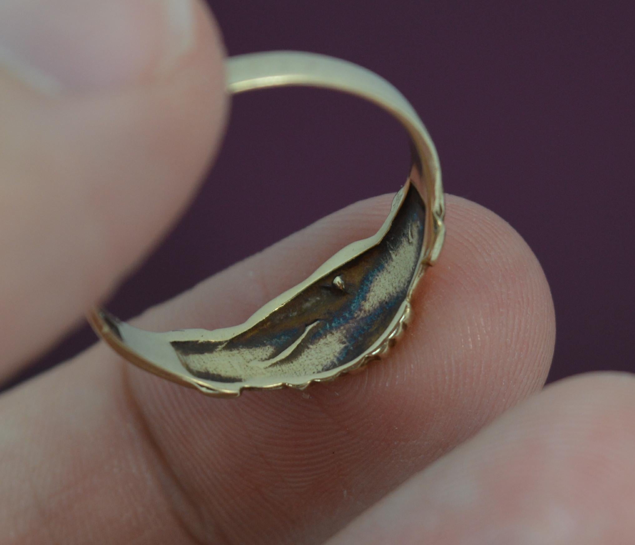 Superb 9 Carat Gold Claddagh Fede Ring 2