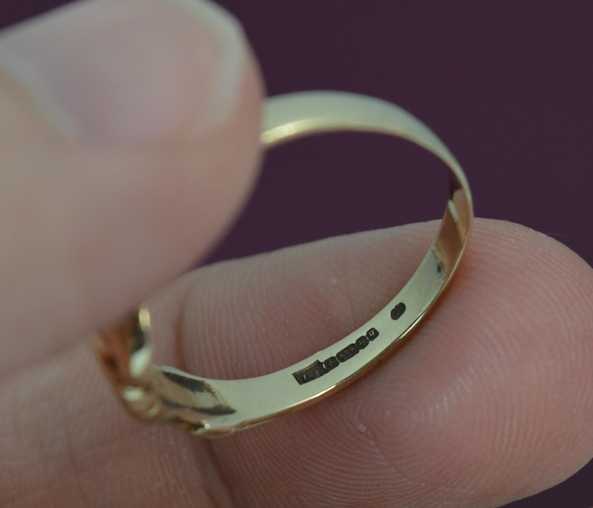 Superb 9 Carat Gold Claddagh Fede Ring 3