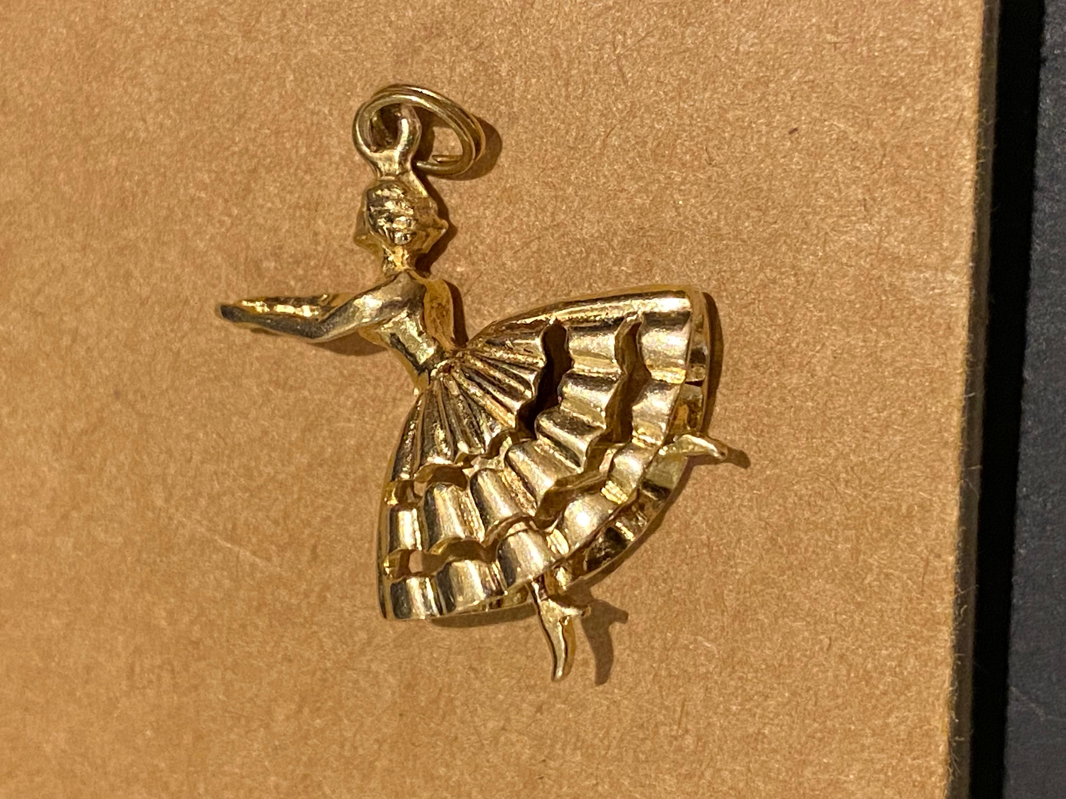 Superb 9K Yellow Gold Dancer / Ballerina with Moving Legs Charm. England, c1961. In Excellent Condition For Sale In MELBOURNE, AU