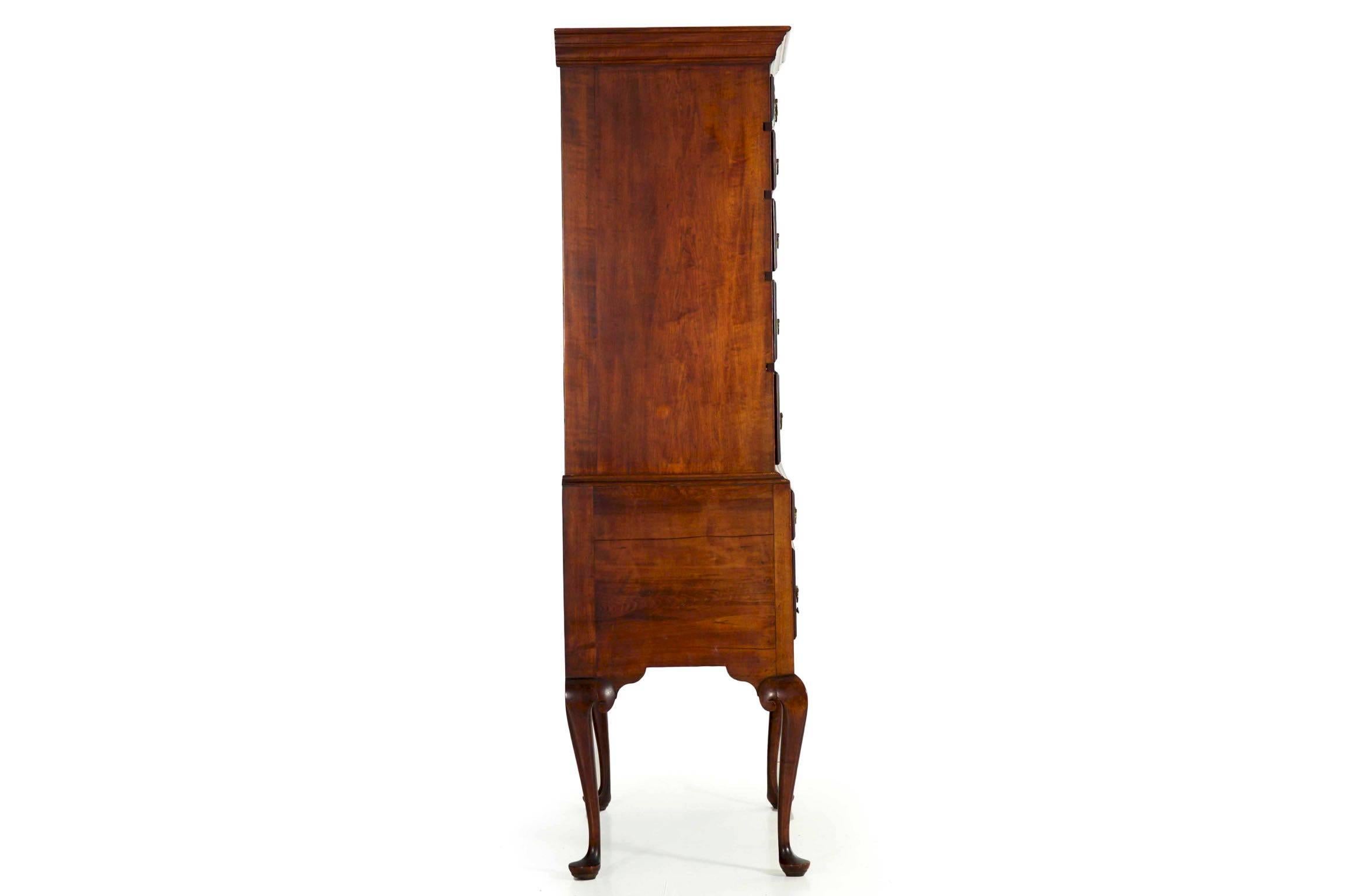 Superb American Queen Anne Curly Maple Highboy Chest of Drawers, circa 1760-1780 5