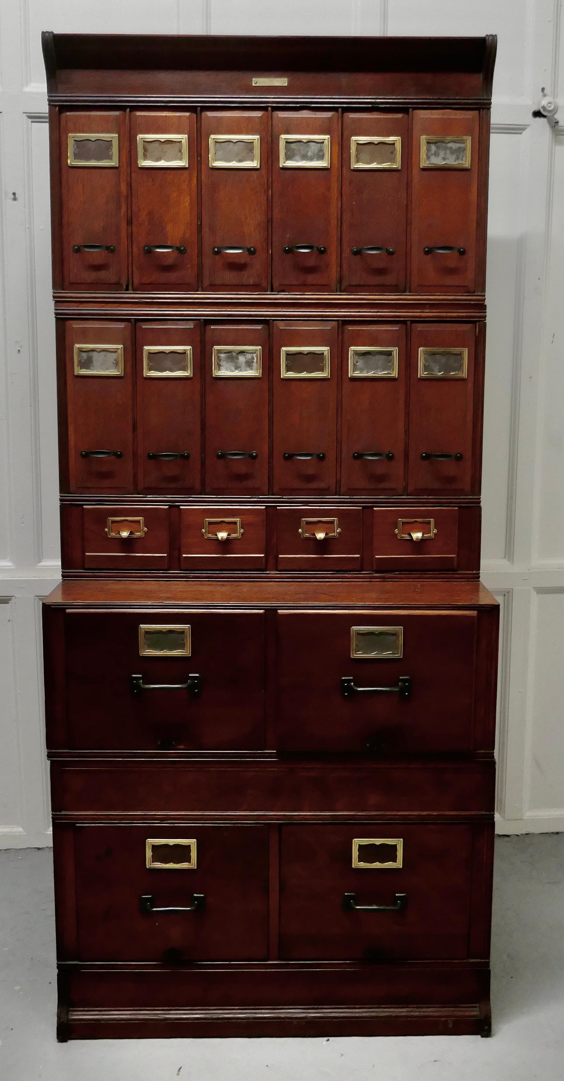 Superb American Stacking Filing Cabinet by Yawman and Erbe 

This is a superb Example of an American Stacking System Waterfall Filing Cabinet, this handsome and unusual piece, dates from around 1900, it is made in Oak with varying sizes of drawers