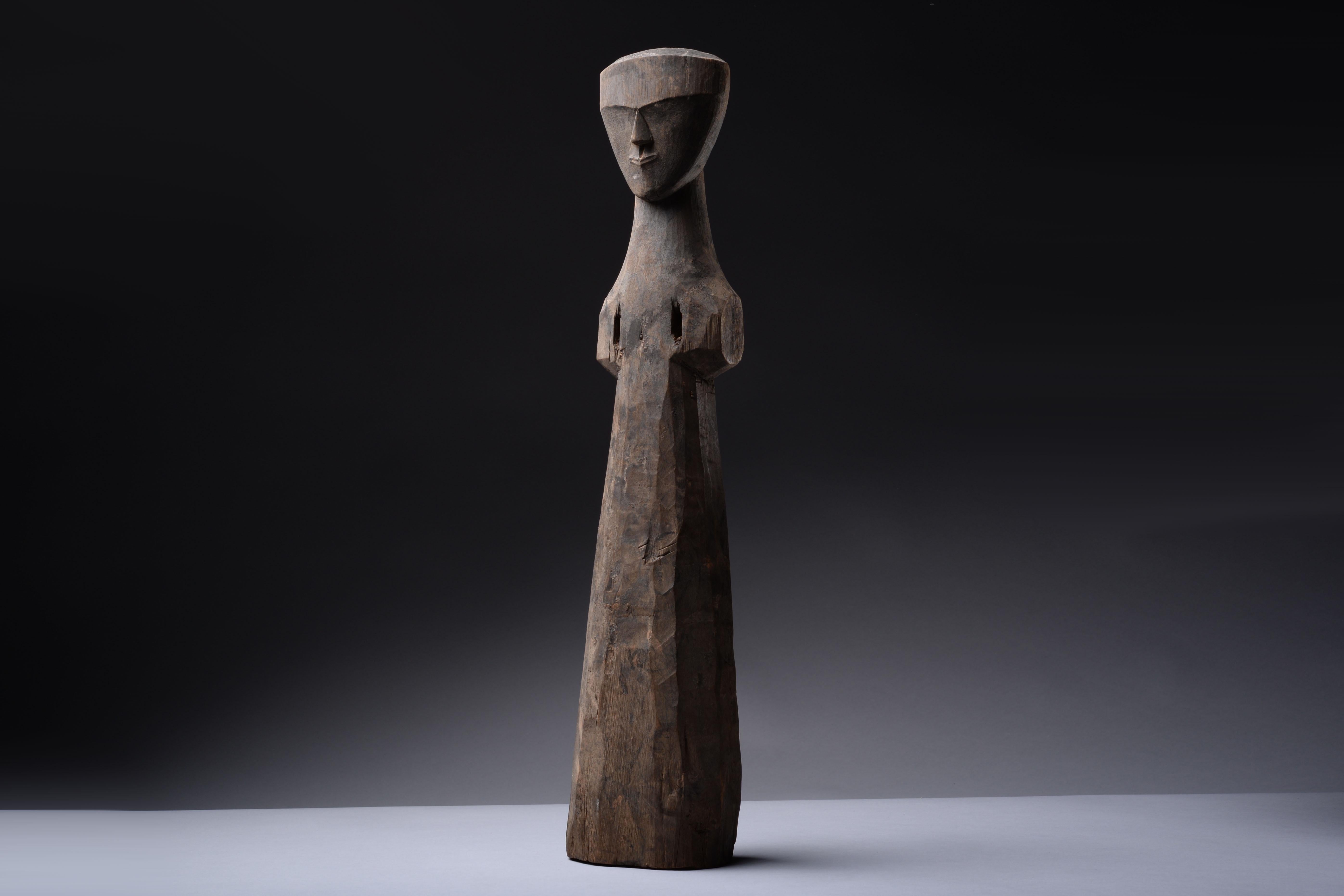 This exceptionally preserved wooden figure originates from the Chu Kingdom of ancient China and impresses by its bold and linear silhouette. Delicately and expressively carved, it would originally have been decorated with paint. The wealthiest