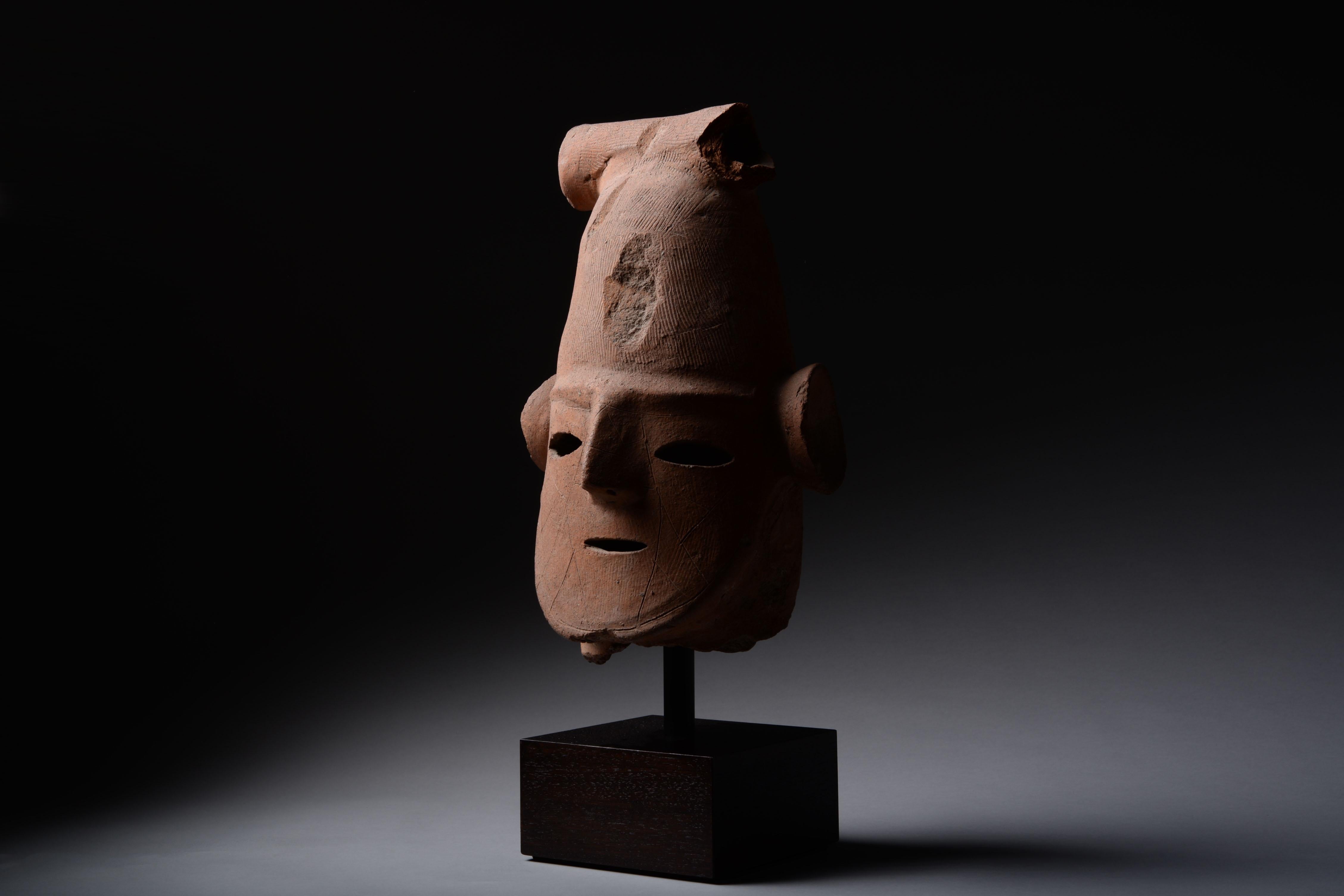 Superb Ancient Japanese Haniwa Head In Excellent Condition In London, GB