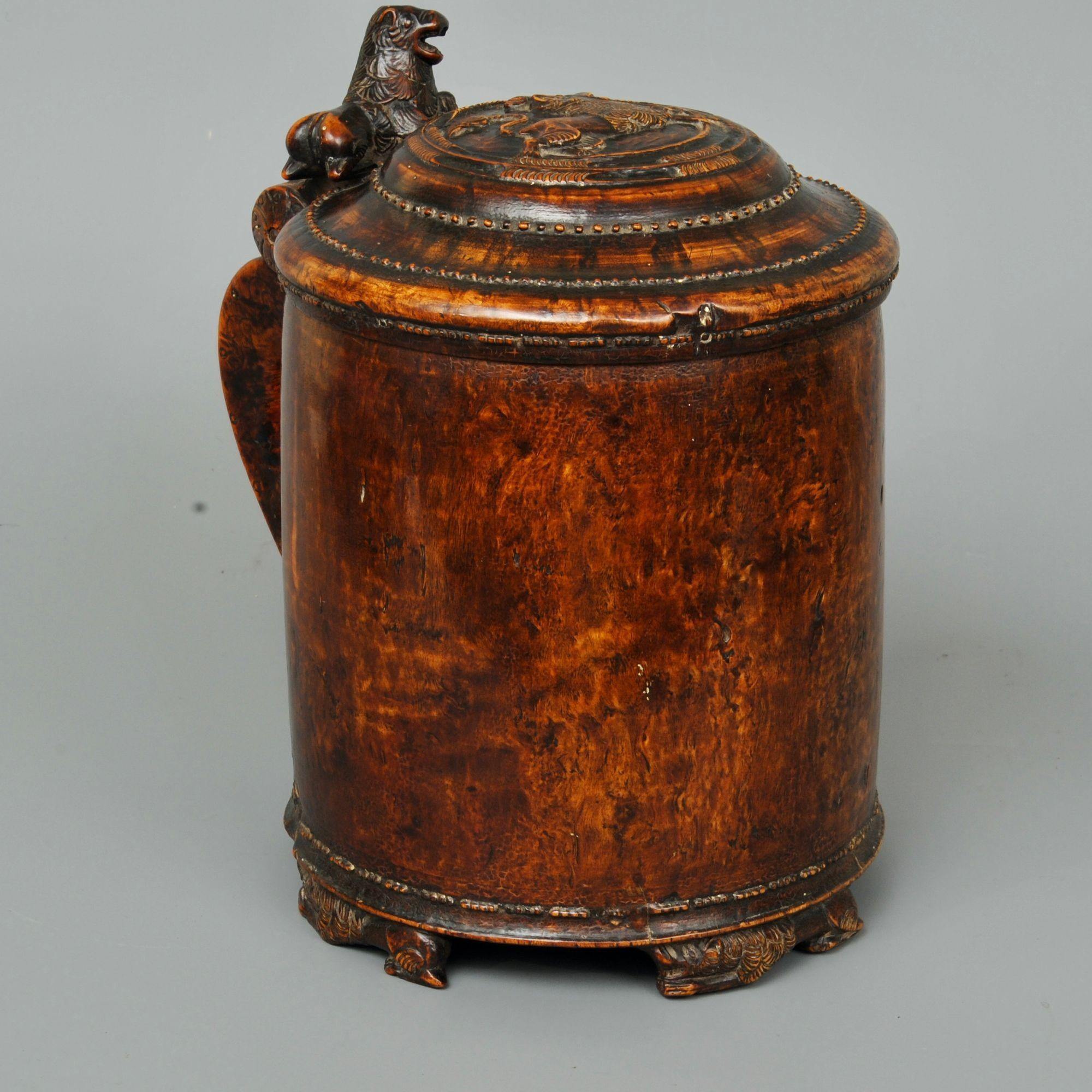 Superb and Large Example of a Norwegian Burr Wood Peg Tankard In Good Condition In Lincolnshire, GB