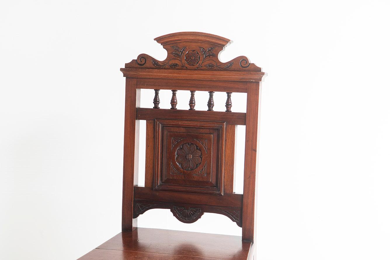 Fait main Superbe chaise d'appoint ancienne du 19e siècle de l'Aesthetic Movement en chêne foncé en vente