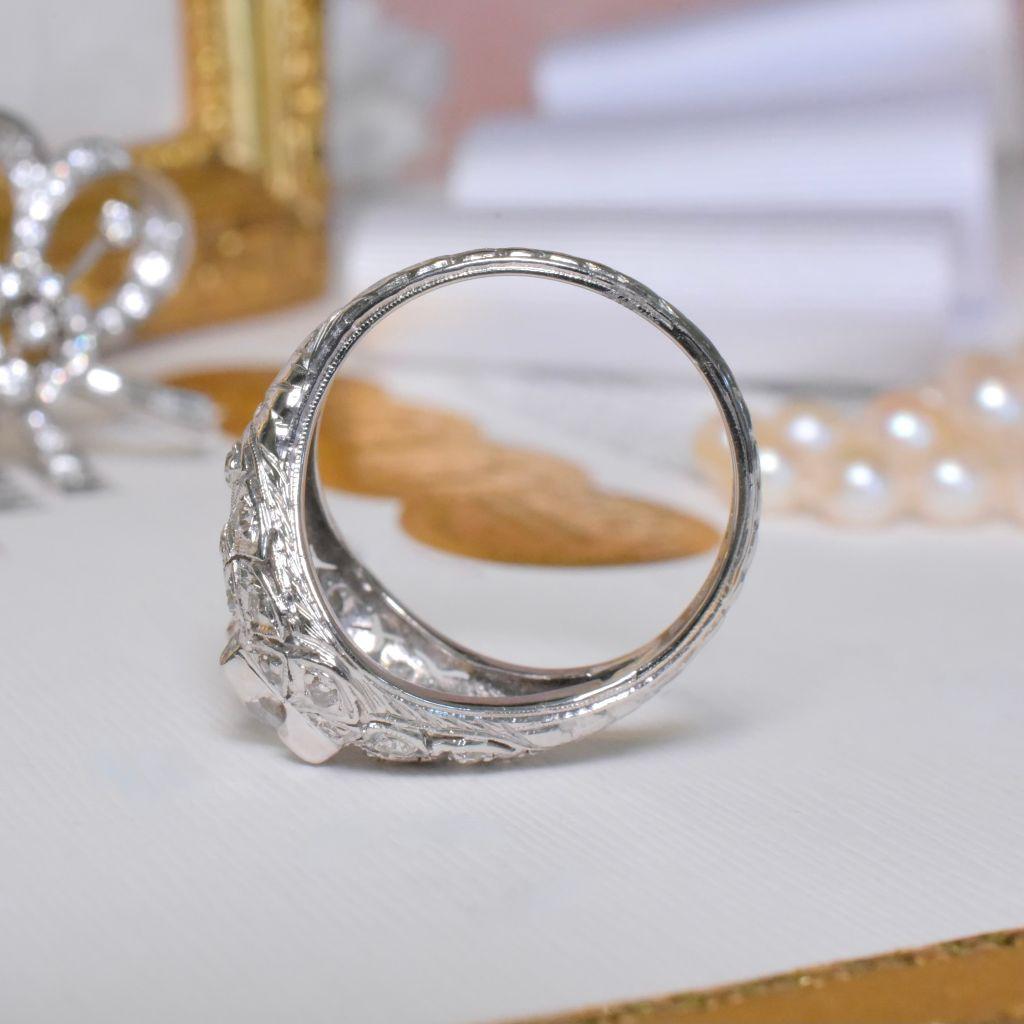 Taille vieille Europe Superbe bague Art déco ancienne en platine et diamants 0,92 carat en vente