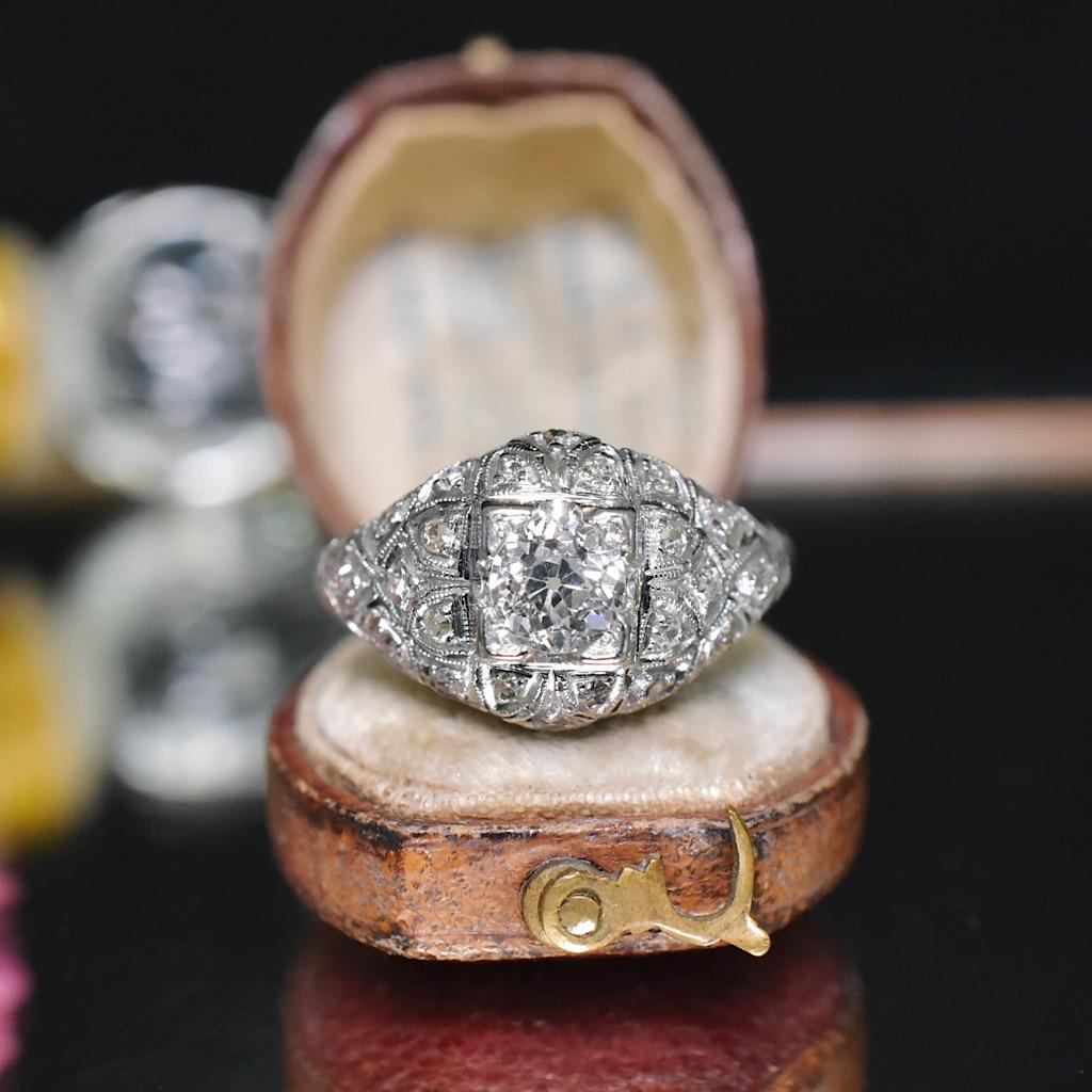 Superbe bague Art déco ancienne en platine et diamants 0,92 carat en vente 1