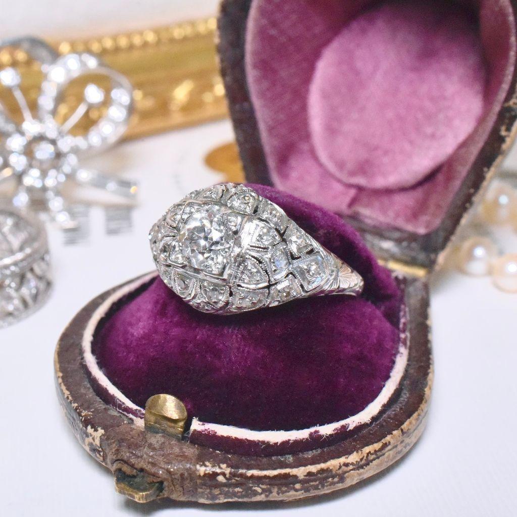 Superbe bague Art déco ancienne en platine et diamants 0,92 carat en vente 2