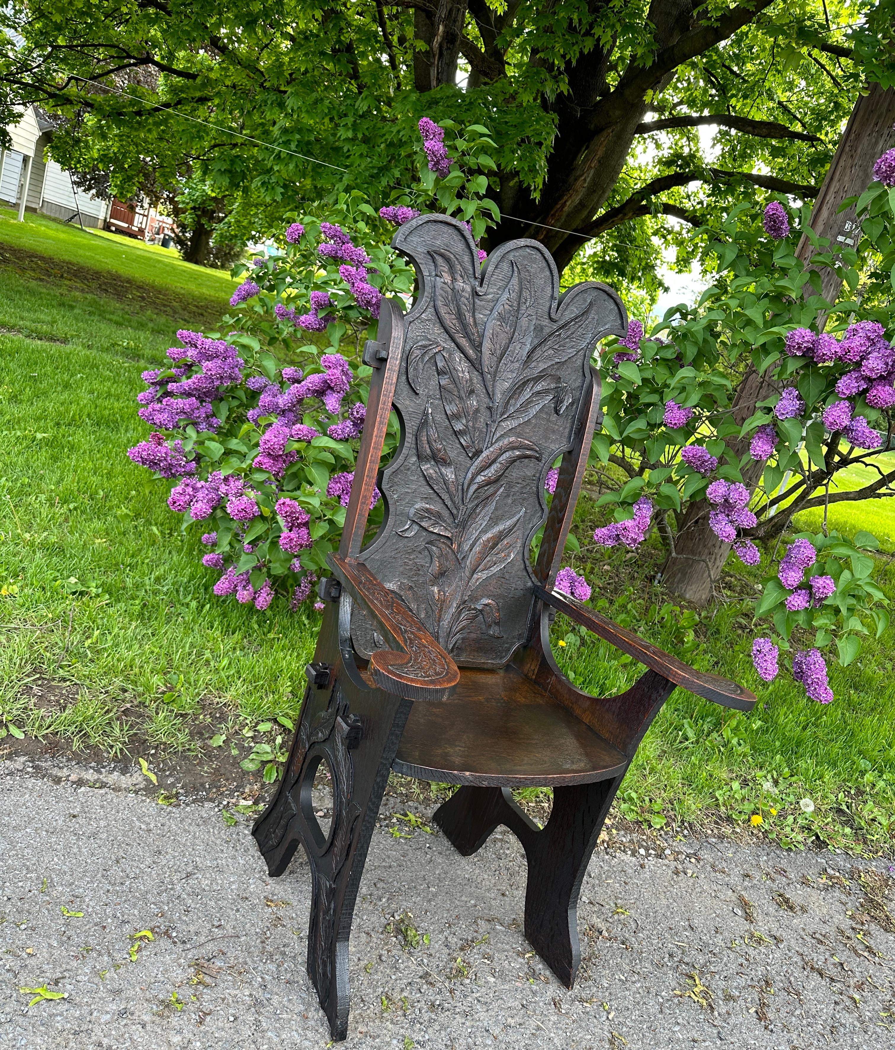 HALBE AUS!

Dies ist ein SUPERB antiken ARTS and CRAFTS Stuhl mit einem sehr schönen kompliziert geschnitzten Design. Hergestellt aus viertelgesägter Eiche mit intakter Originallackierung. Stabil und stark - bereit für Ihr Zuhause oder Büro.
Wir