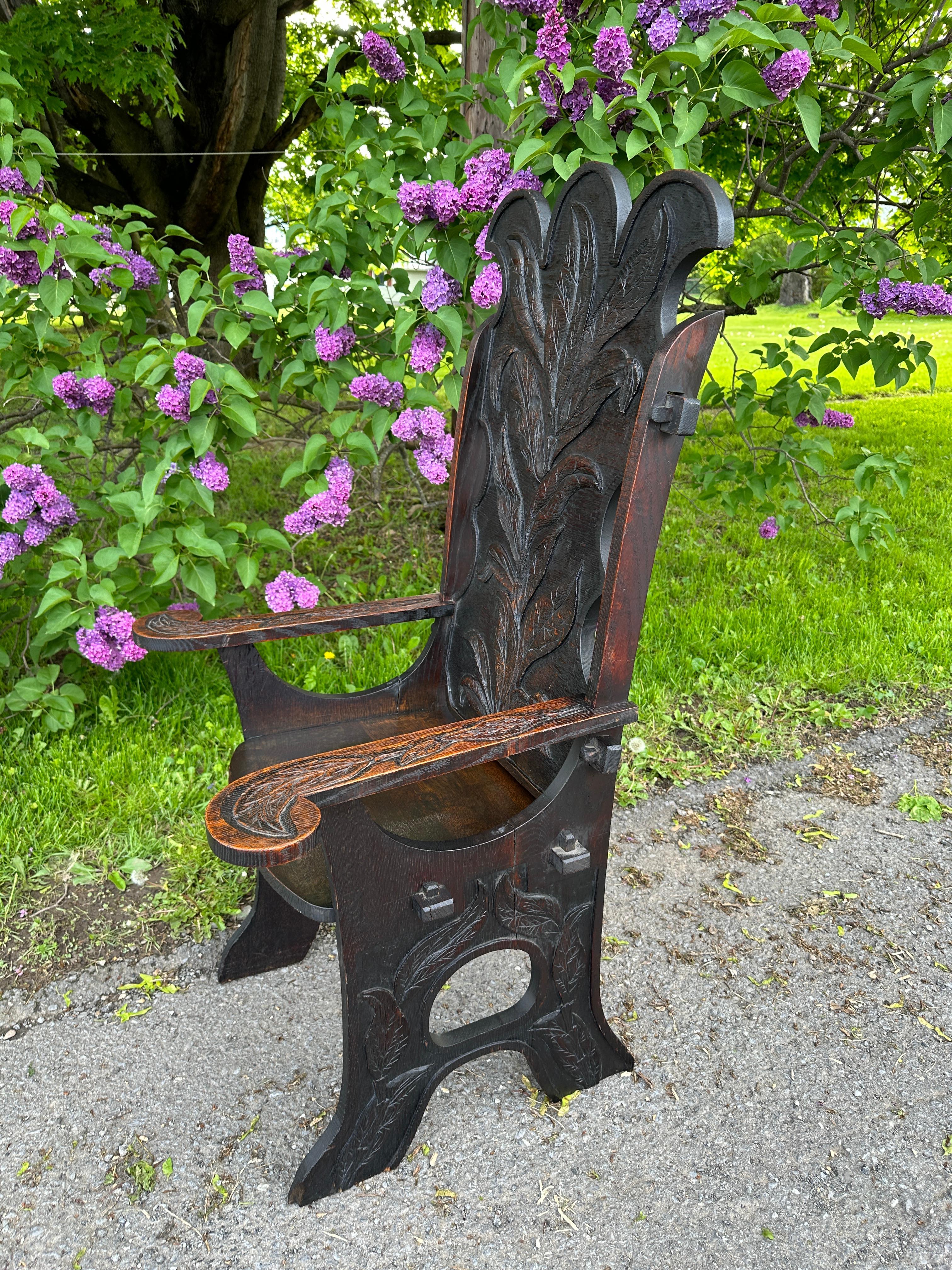 Antiker Arts and Crafts „Funky“ aufwändig geschnitzter Stuhl (Stickley-Ära) - 50% OFF (Eichenholz) im Angebot