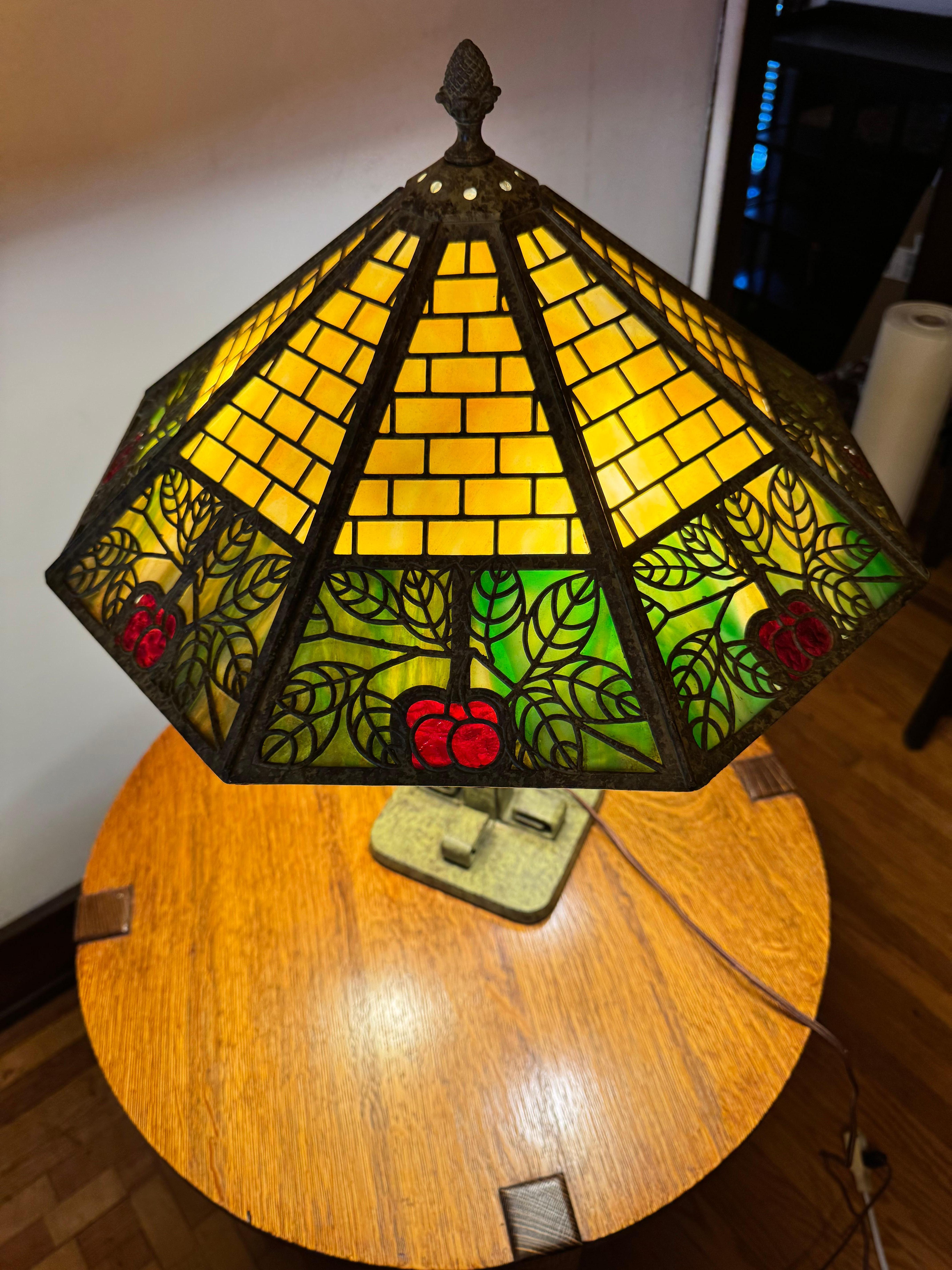 Arts and Crafts SUPERB Lampada da tavolo Arte Antiques da B&H  stickley era- W6081 in vendita