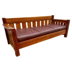 SUPERB ANTIGUO Charles Limbert Settle - Era Stickley - W7060