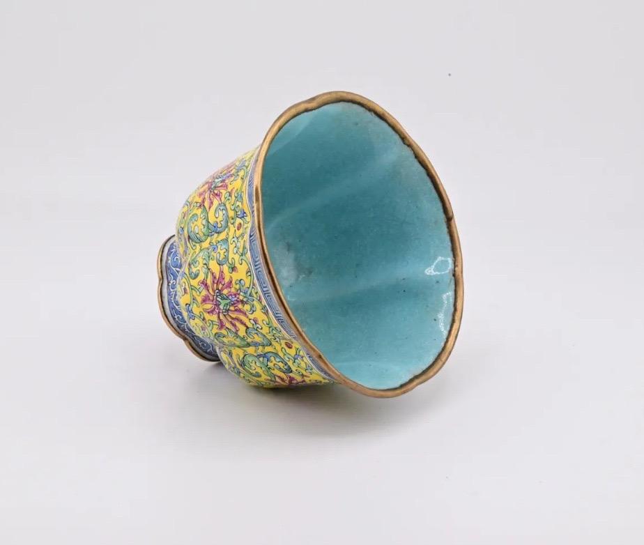 Superb Antique Chinese Enamel Canton Yellow Ground Cup With 4 Character Mark In Good Condition For Sale In Media, PA