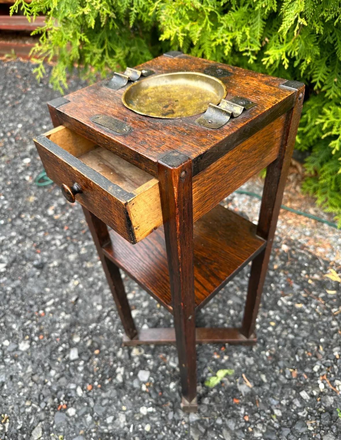 SUPERB Antiker Cushman Arts and Craft Stand, ca. 1910, Stickley Ära - W7764 im Zustand „Gut“ in Shamokin Dam, PA