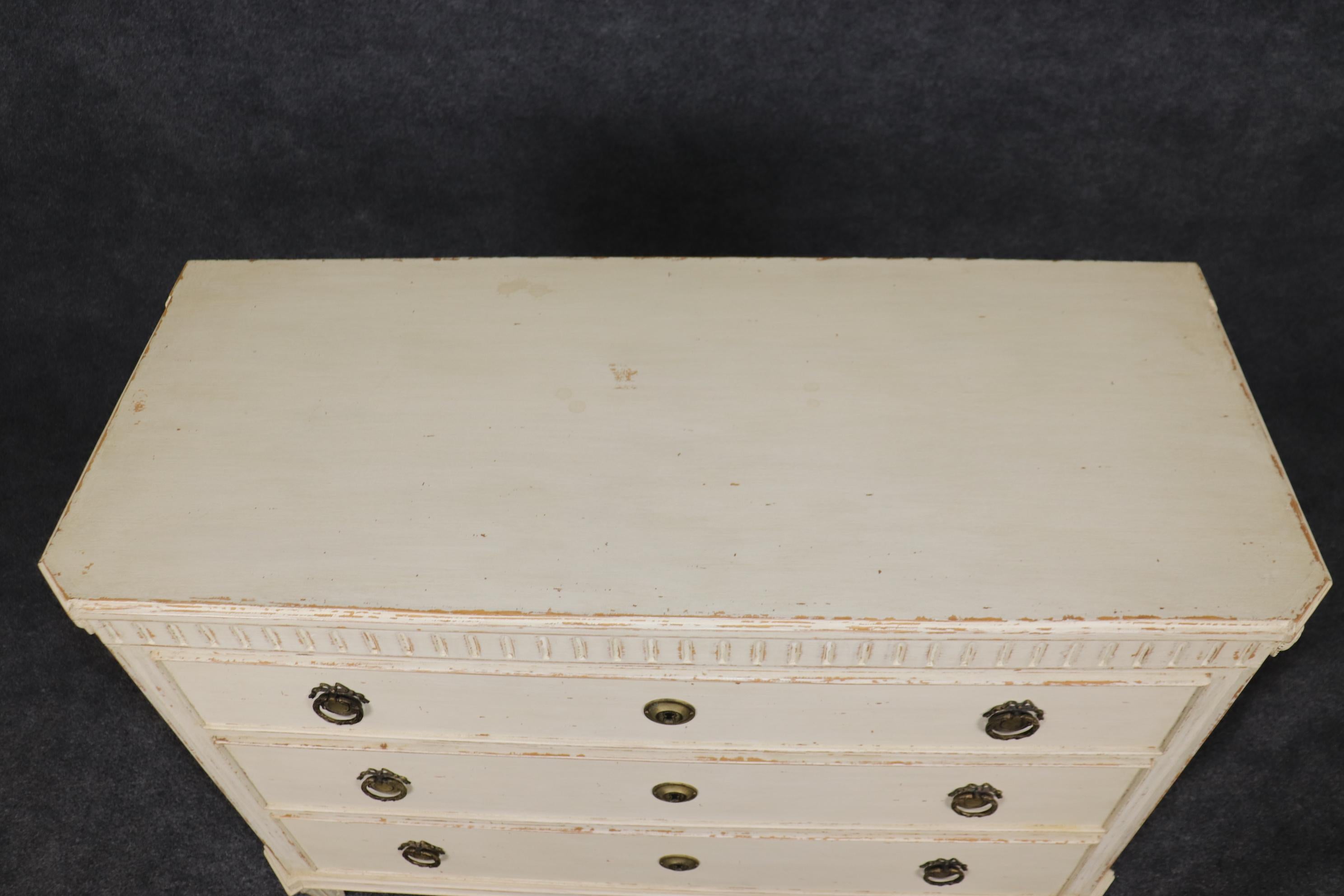 Superb Antique Distressed Creme Painted Swedish Gustavian Commode Circa 1920s In Good Condition In Swedesboro, NJ