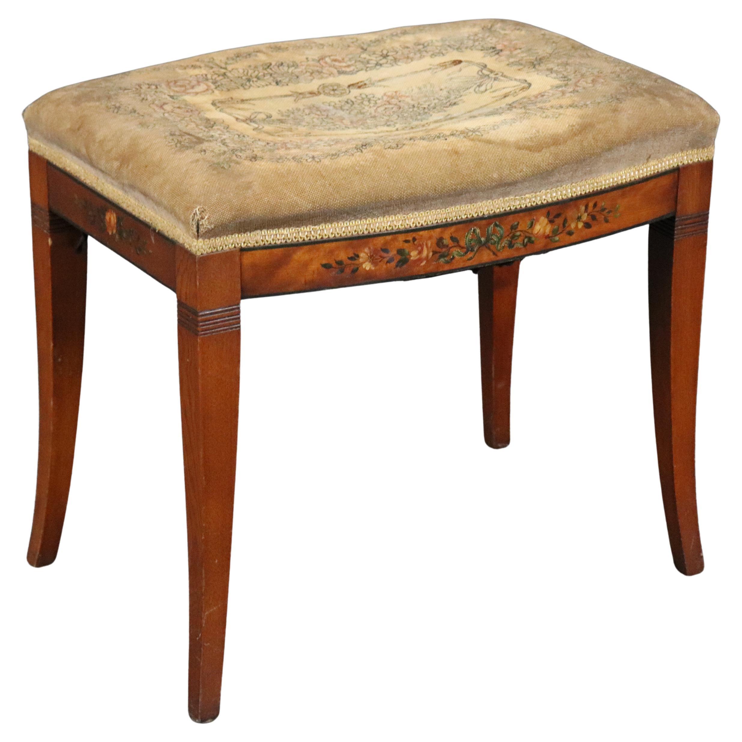 Hervorragender antiker englischer Adam-Farbe-Dekorierter Aubusson-Polsterhocker im Angebot