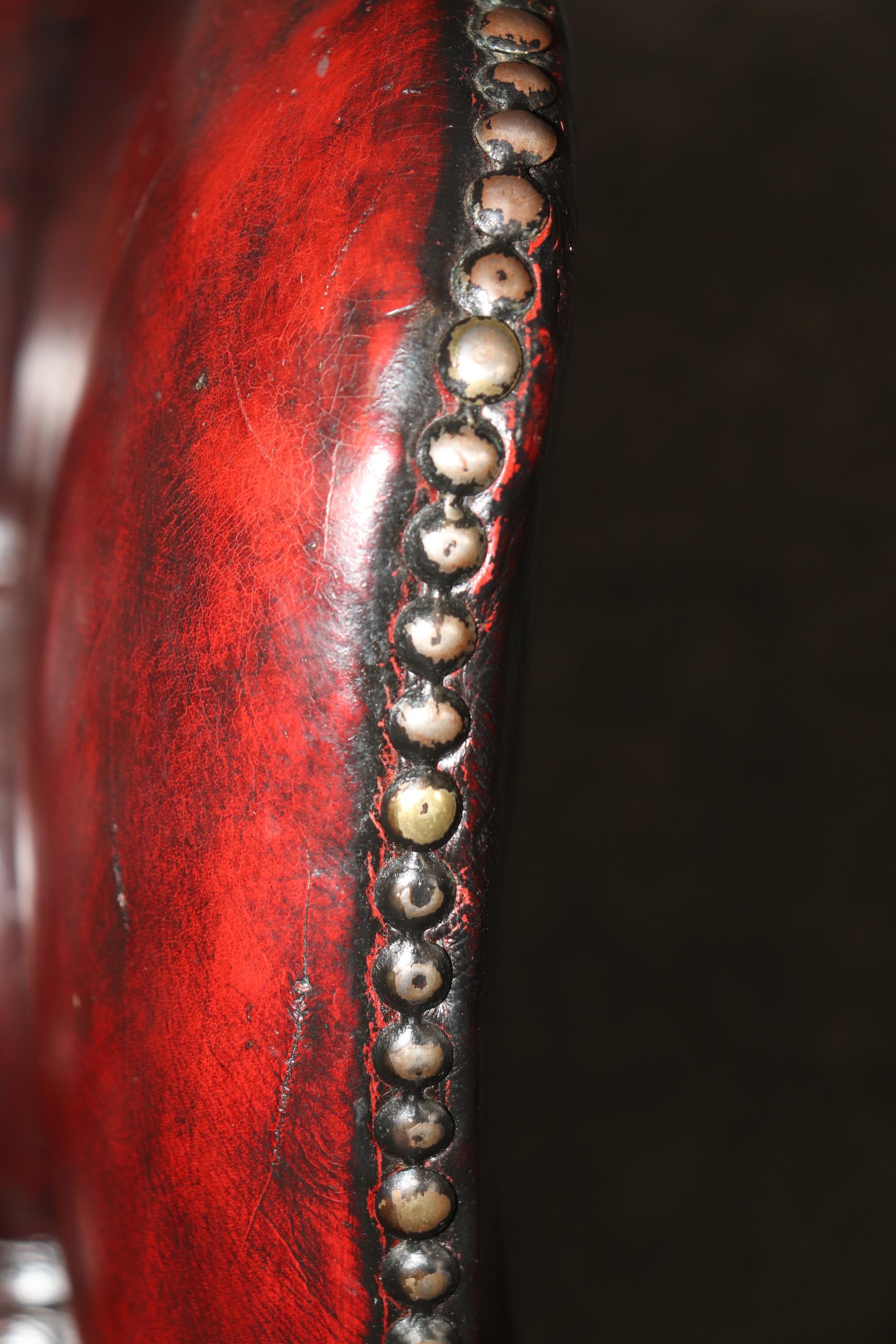 Superb Antique English-Made Tufted Leather Chesterfield Wingback Wingchair For Sale 7