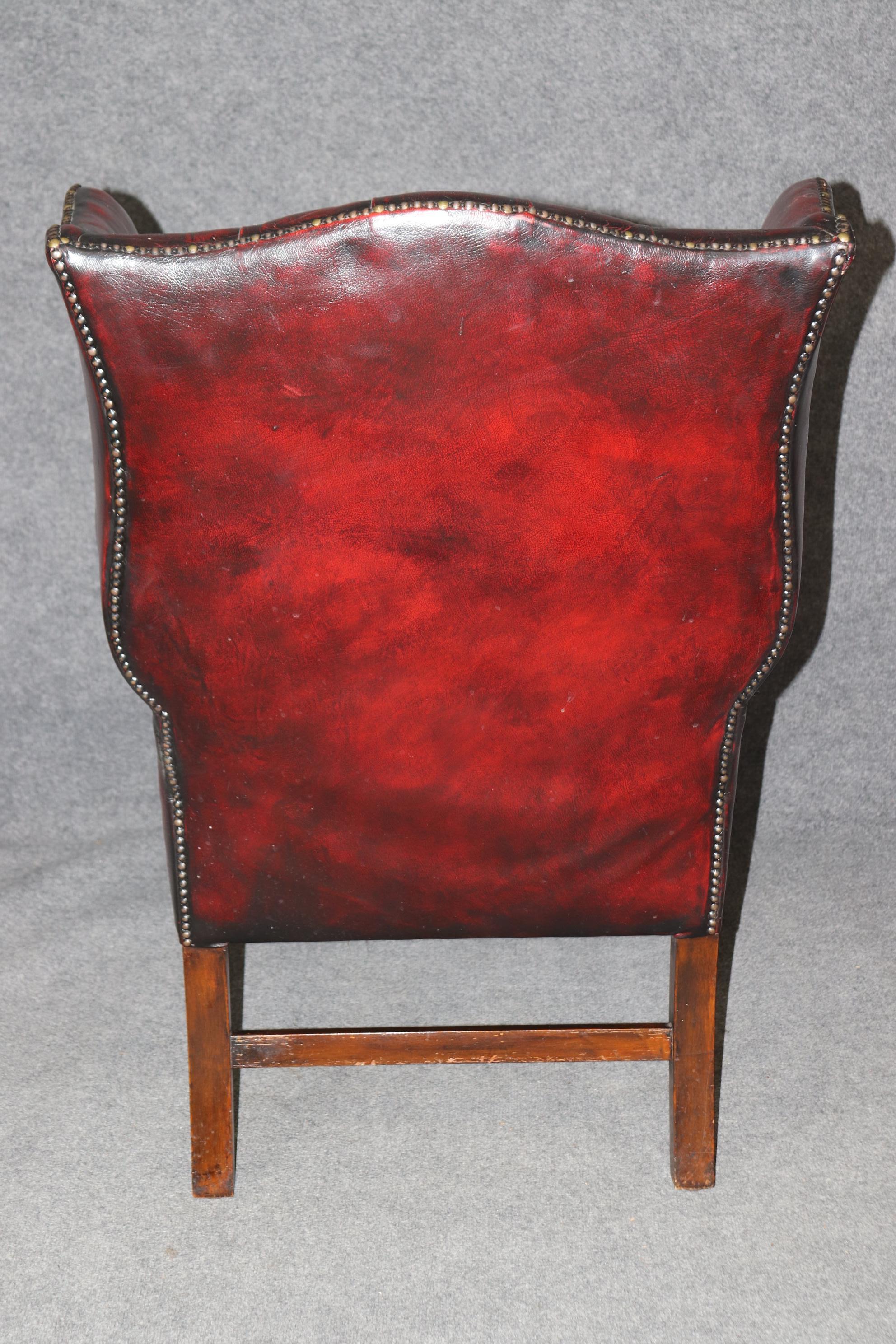 Superb Antique English-Made Tufted Leather Chesterfield Wingback Wingchair In Good Condition For Sale In Swedesboro, NJ