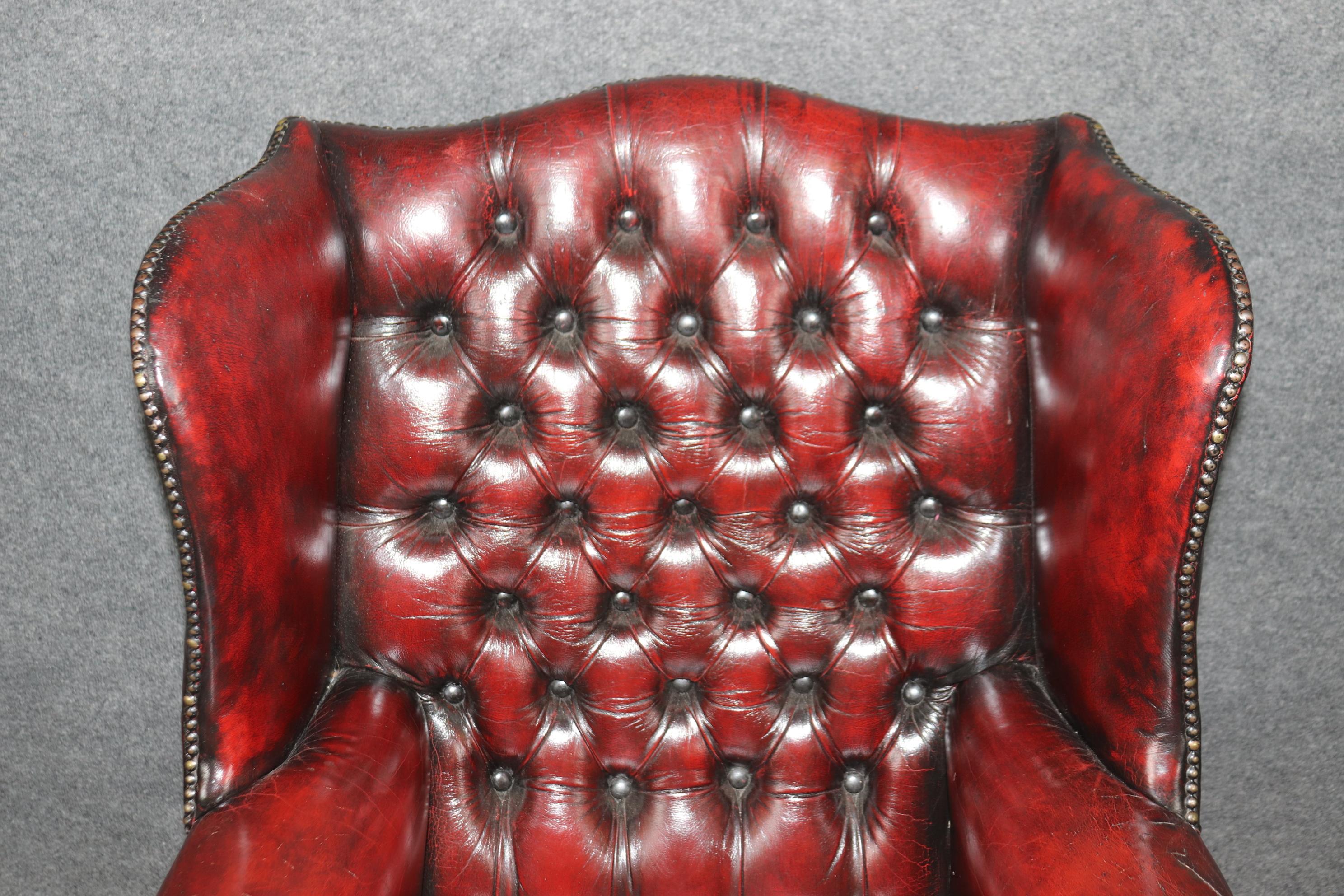 Superb Antique English-Made Tufted Leather Chesterfield Wingback Wingchair For Sale 1
