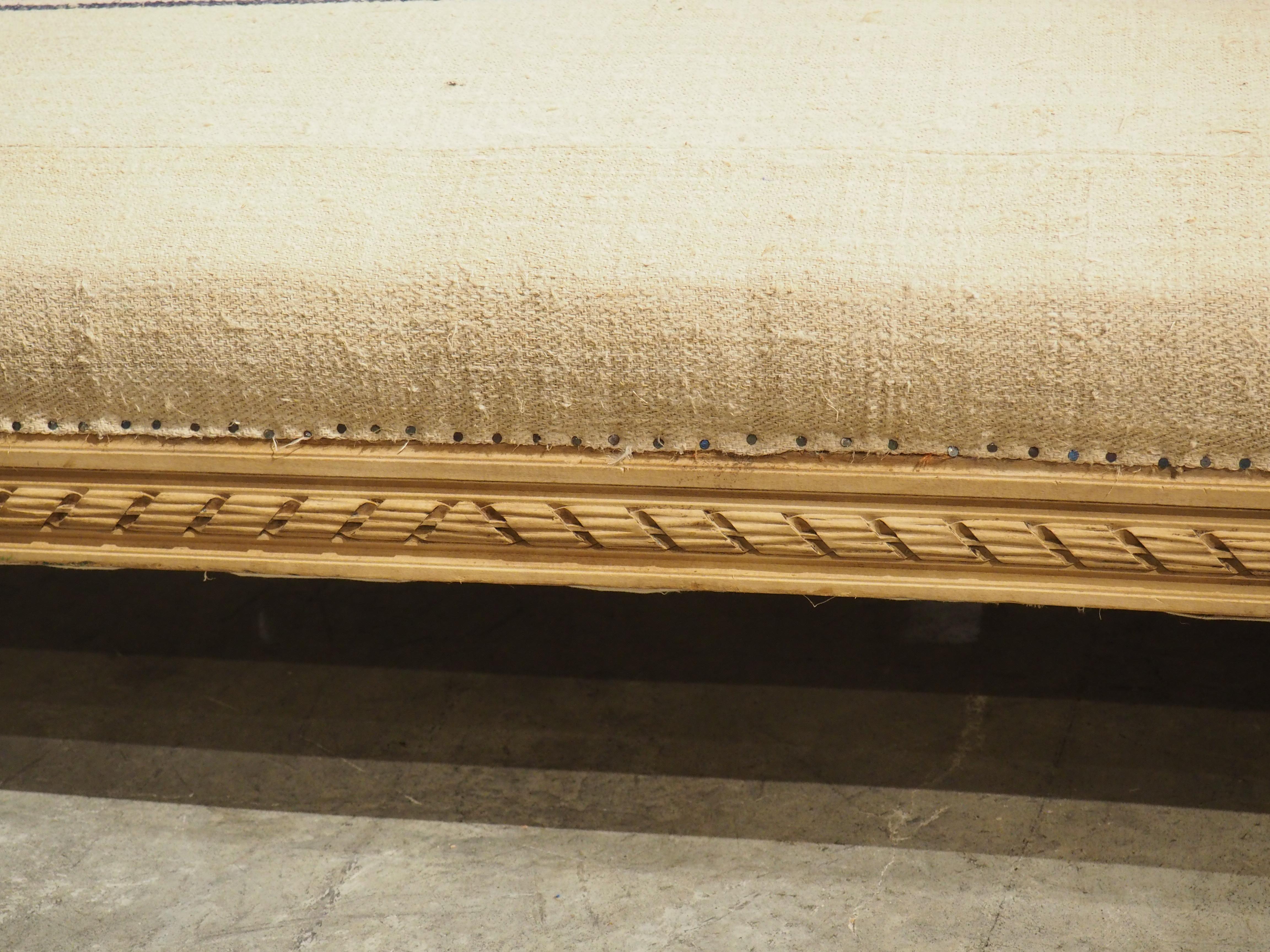 Hervorragendes antikes französisches Kanapee mit geschwungenen Enden und Füllhornmotiven, 19.C. (Gebleicht) im Angebot